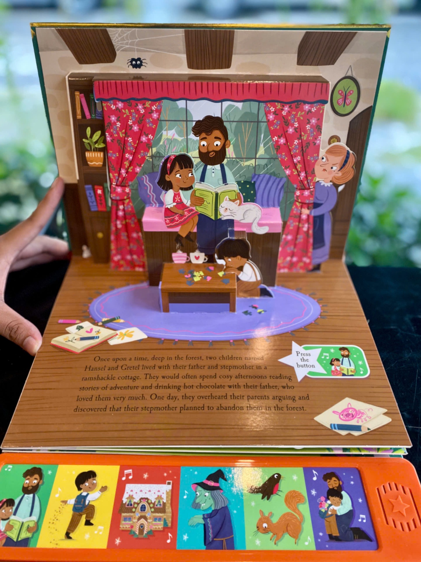 FAIRYTALES POP-UP SOUND BOOK: HANSEL & GRETEL (North Parade)_thumbnail_5