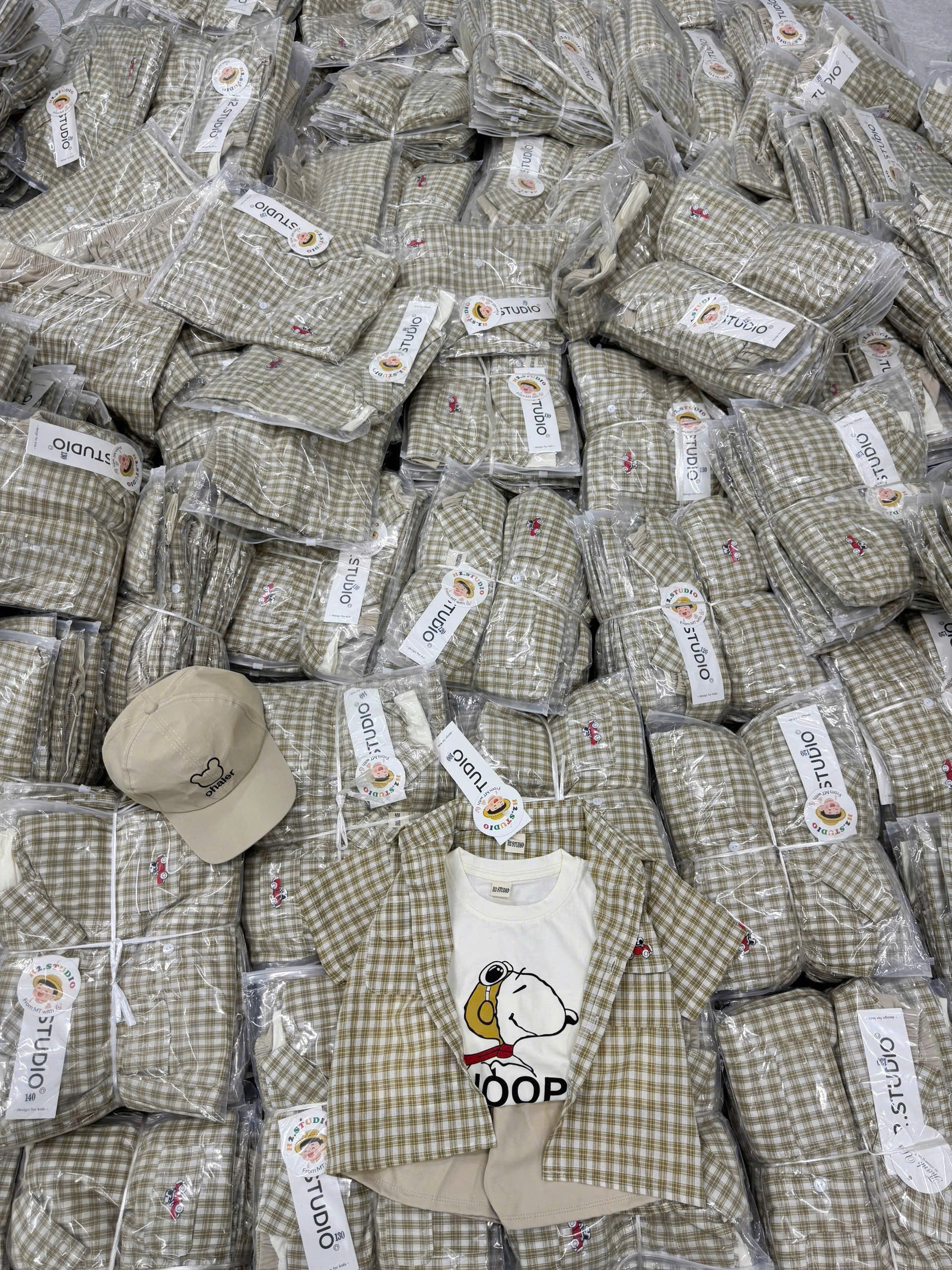 HE28 Set áo caro + quần kèm nón