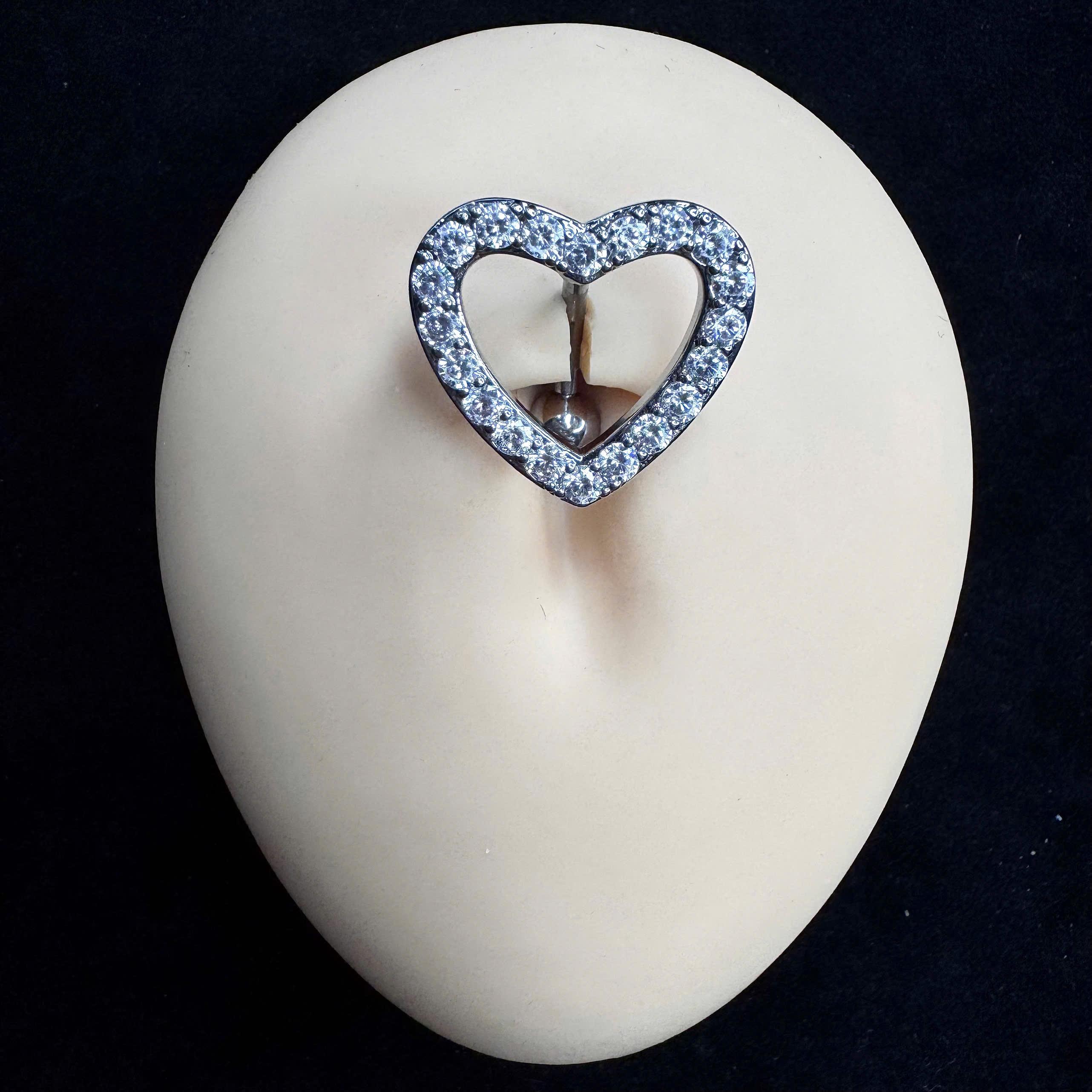 Rốn ngược trái tim trắng