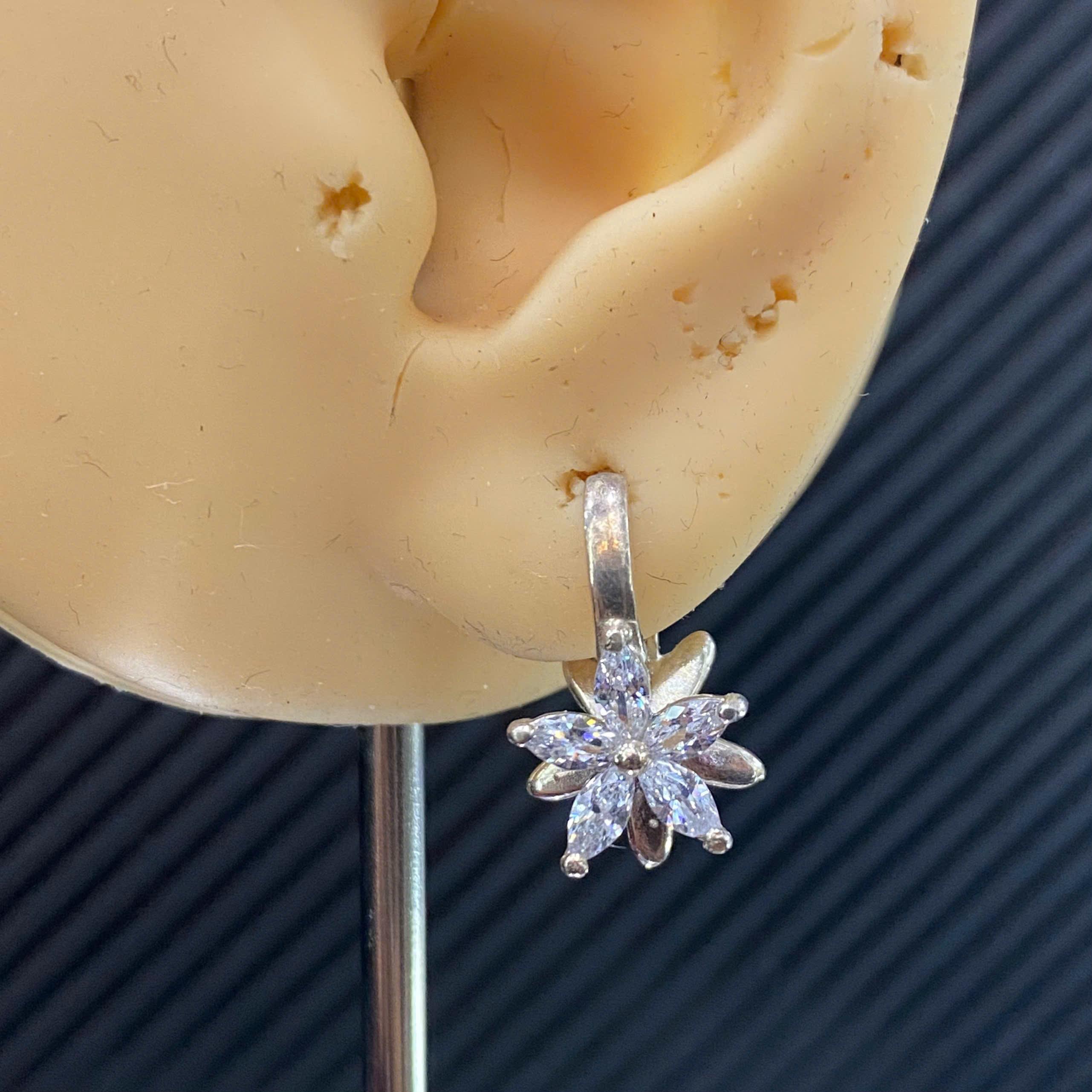 khuyên vòng bạc hoa kim cương trắng năm cánh thon dài hai mặt đẹp_thumbnail_3