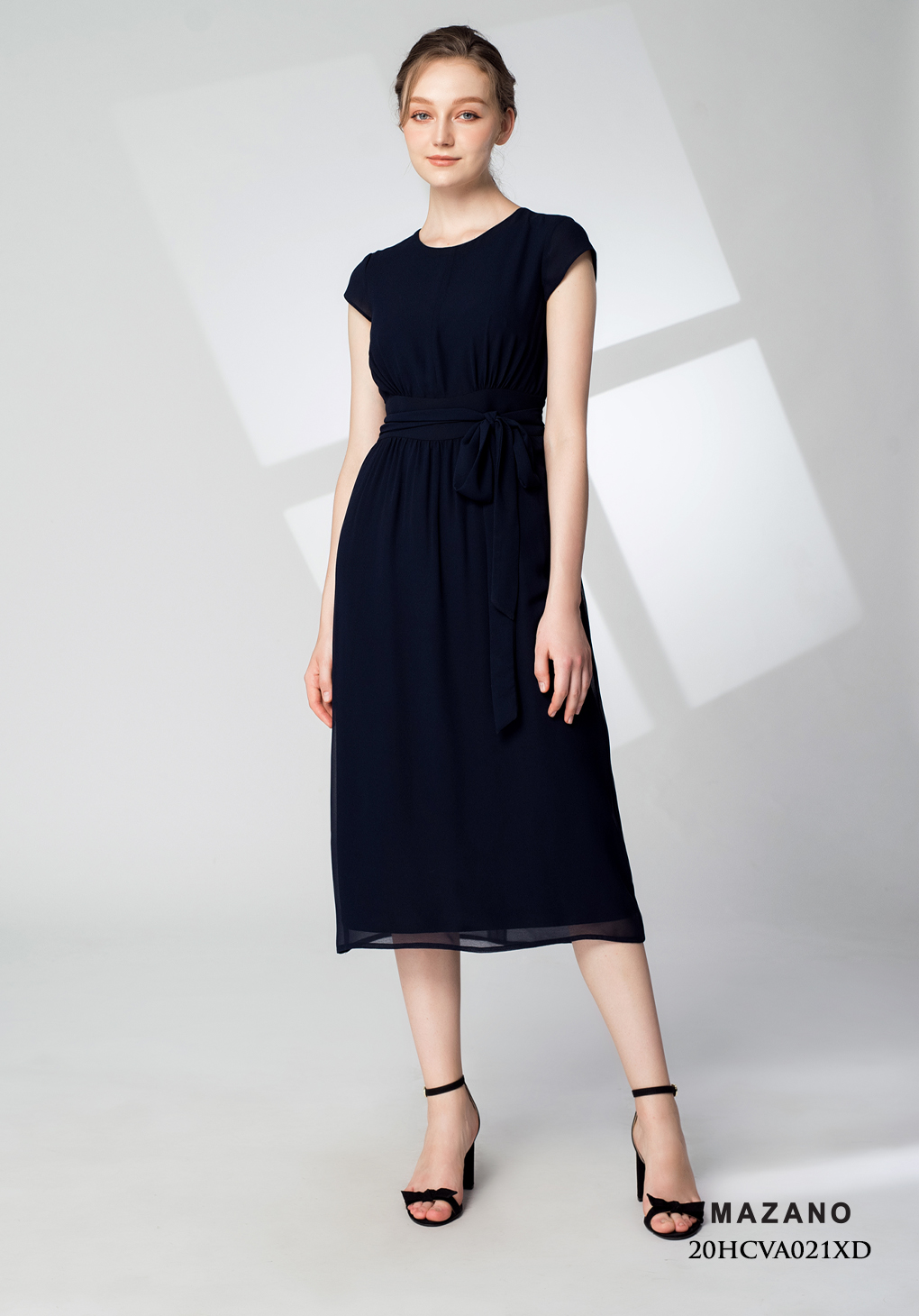 Đầm maxi xanh than thắt đai