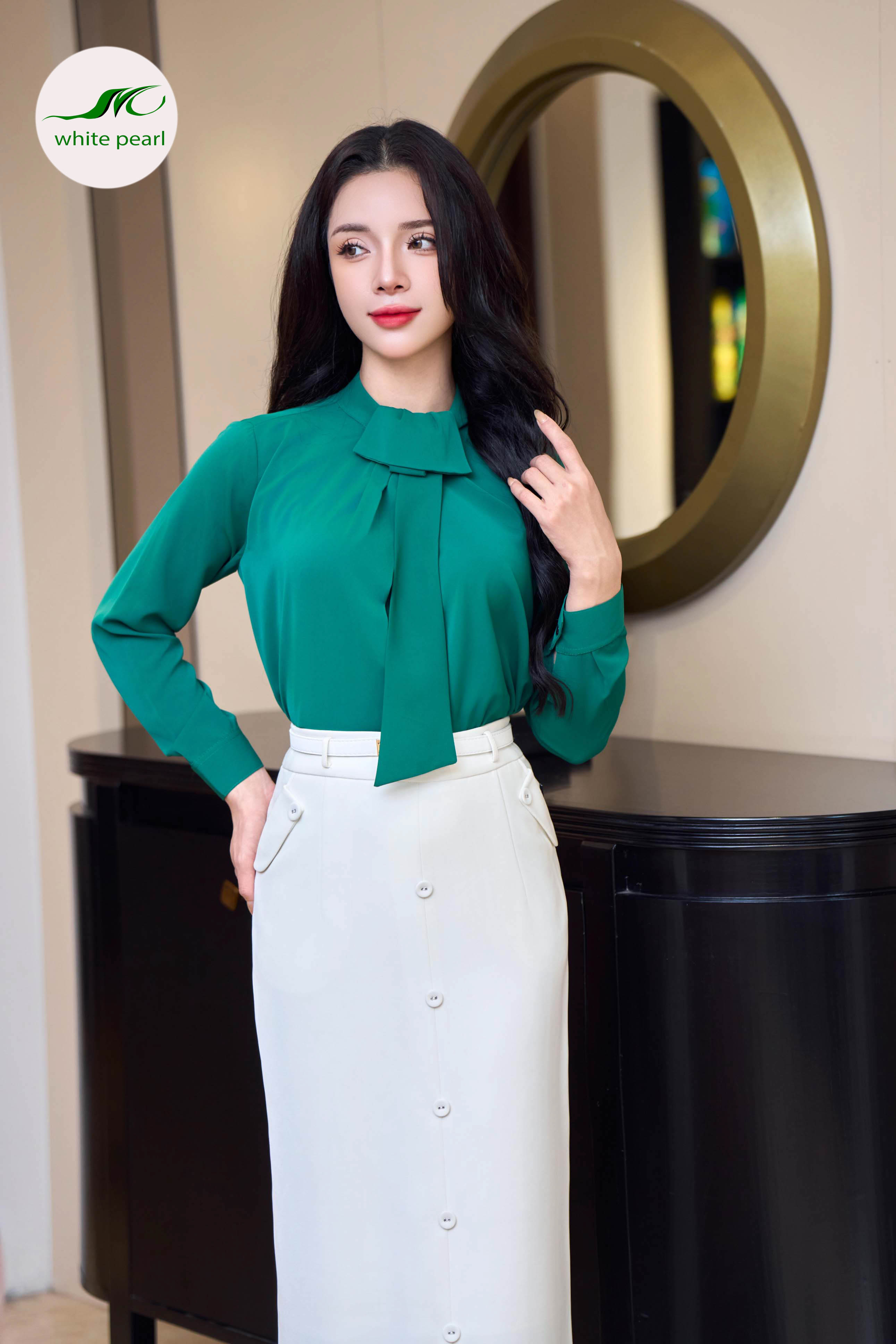 Chân váy thời trang ôm suông nắp túi chéo thời trang công sỏ White Pearl