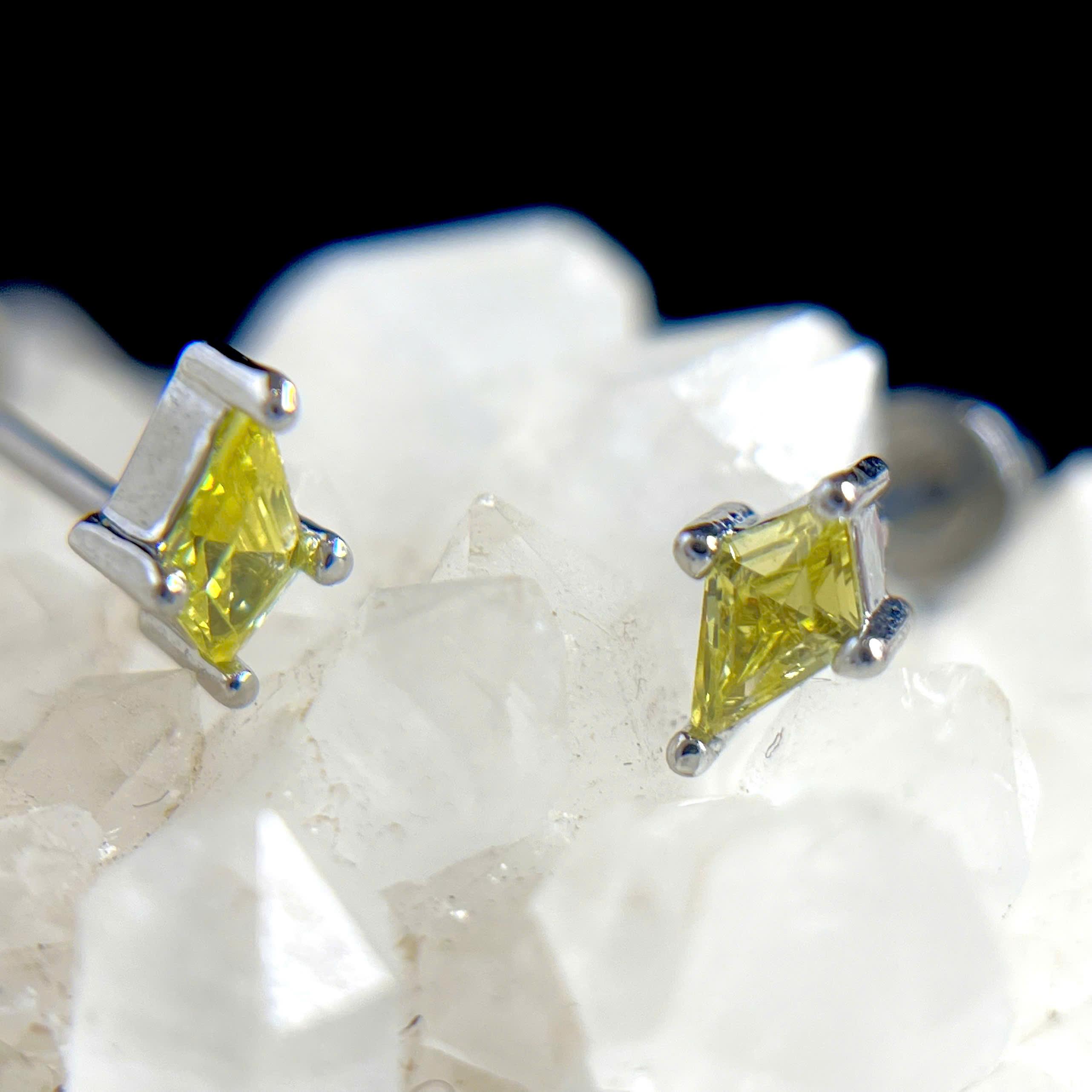 Khuyên kiểu đá hình thoi vàng bi vặn_thumbnail_3