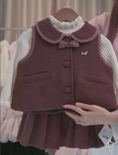 (S84) Set váy dạ đỏ 3 chi tiết áo gile kèm váy xếp ly và áo len cổ bèo nơ trước ngực