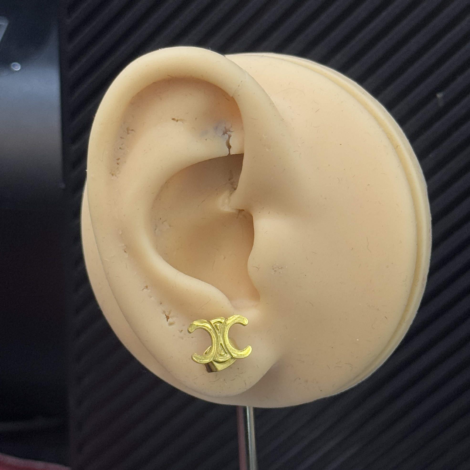 khuyên kiểu cặp titan vàng logo Chanel_thumbnail_3