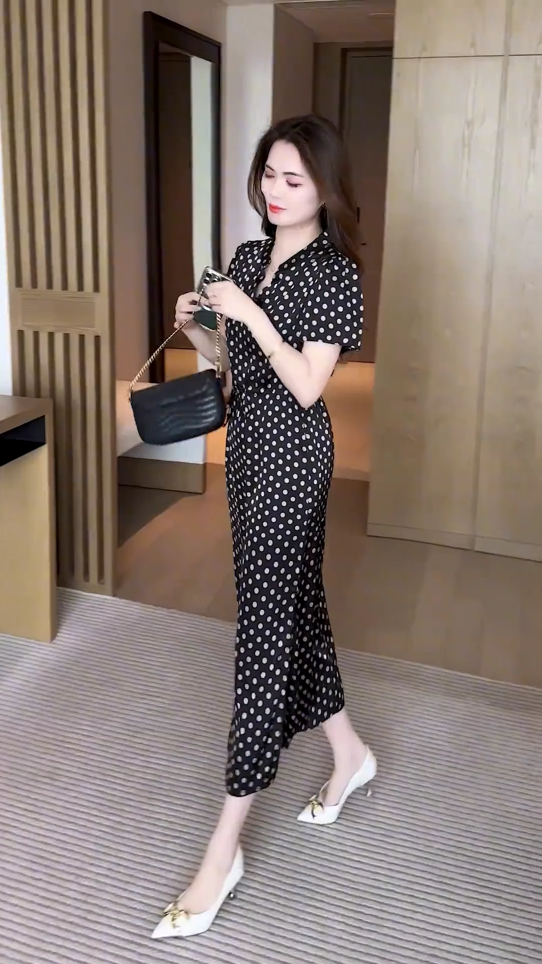 15552-Đầm suông lụa chấm bi cổ tàu kết nút eo thắt dây (lụa latin)_thumbnail_2
