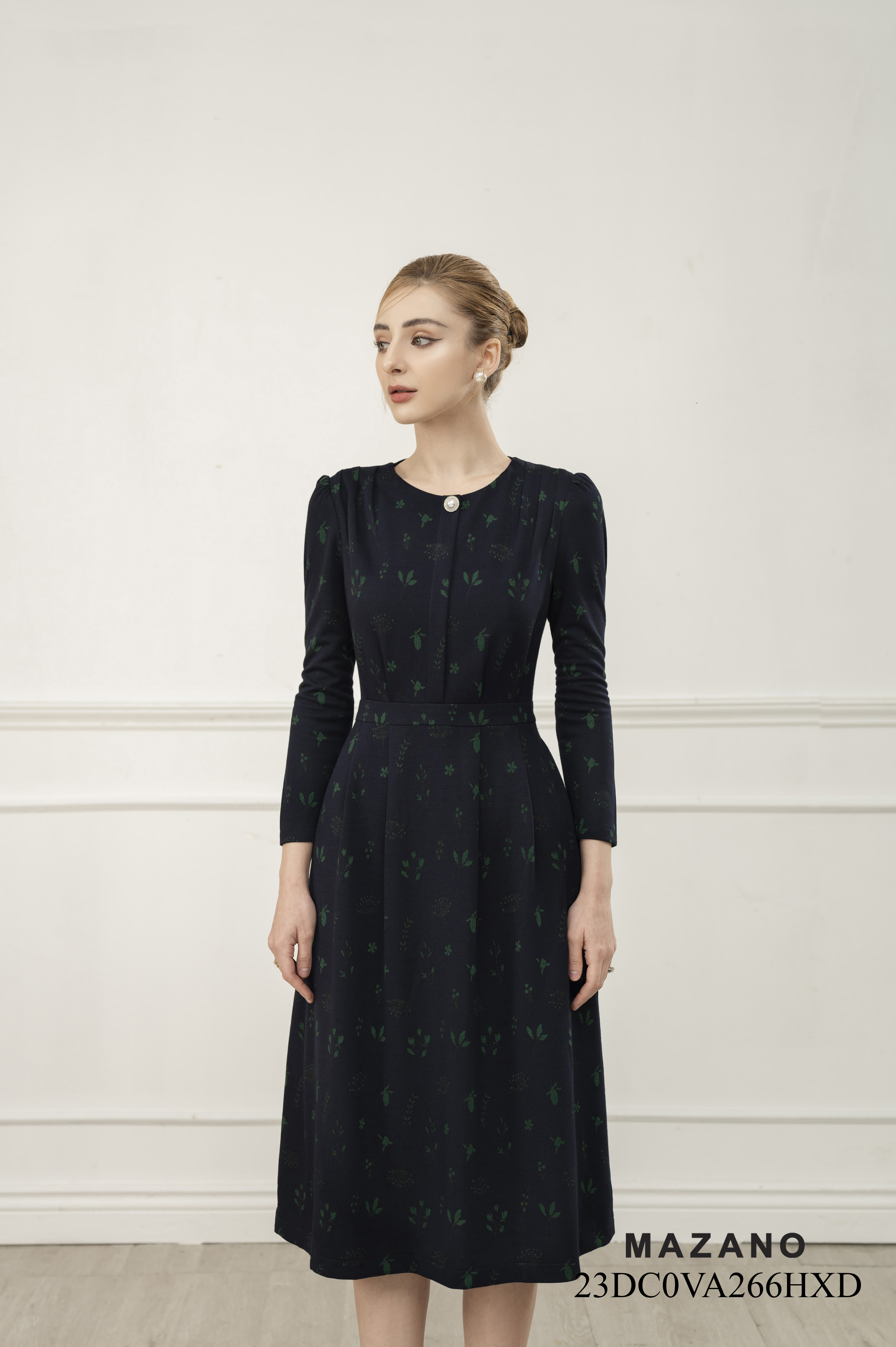 Đầm Dạ Xếp Ly Cổ Đính Cúc Đá