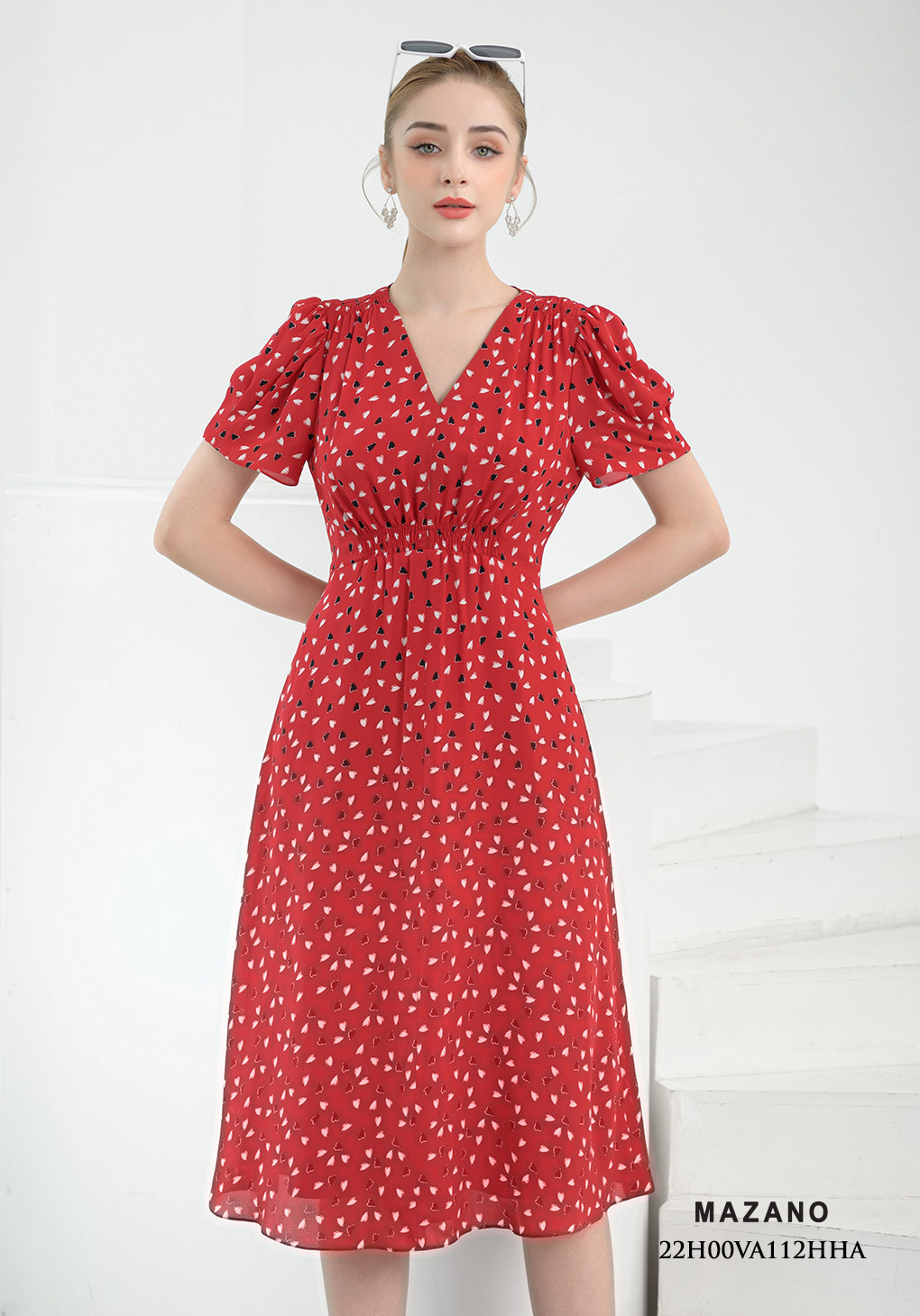 Đầm đỏ họa tiết tay bồng cổ tim