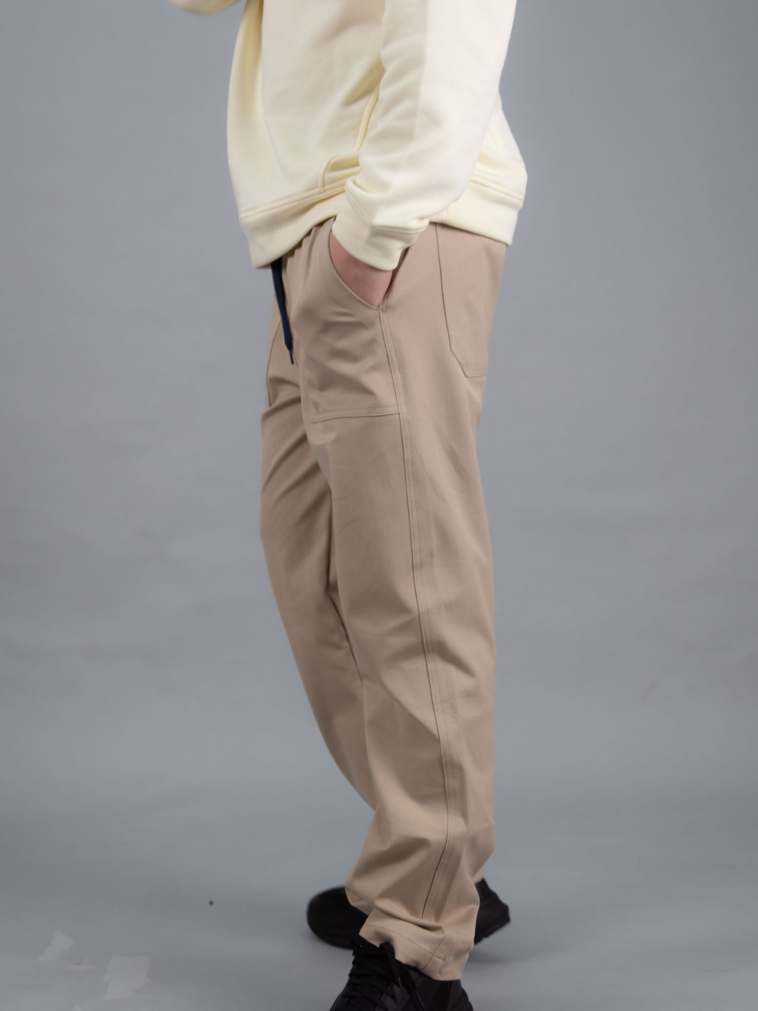 Quần kaki màu be túi ốp