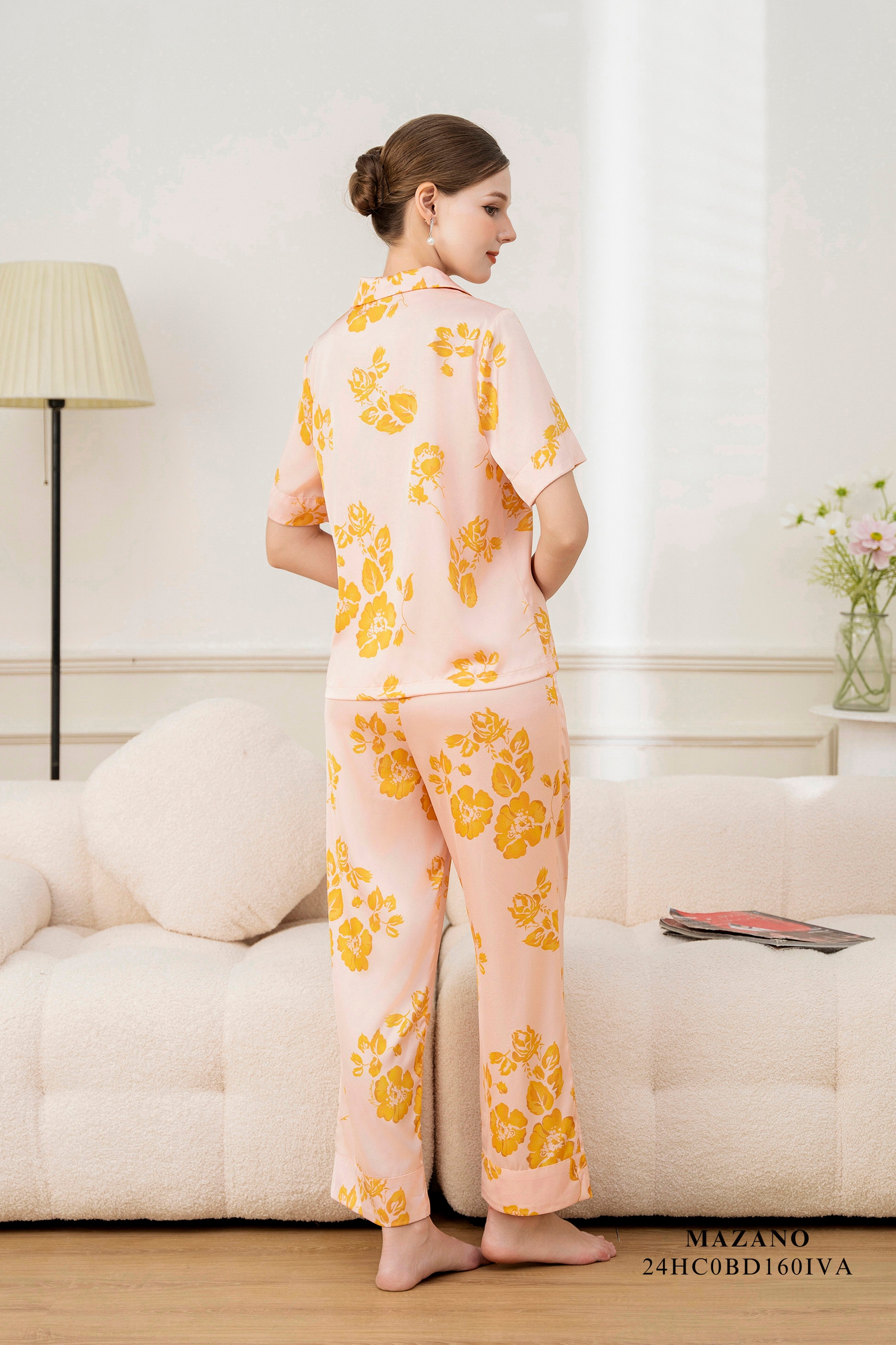 Bộ mặc nhà Vải lụa mỏng Hoạ tiết hoa cách điệu Cổ bẻ Tay ngắn Dài đến mắt cá chân_thumbnail_3