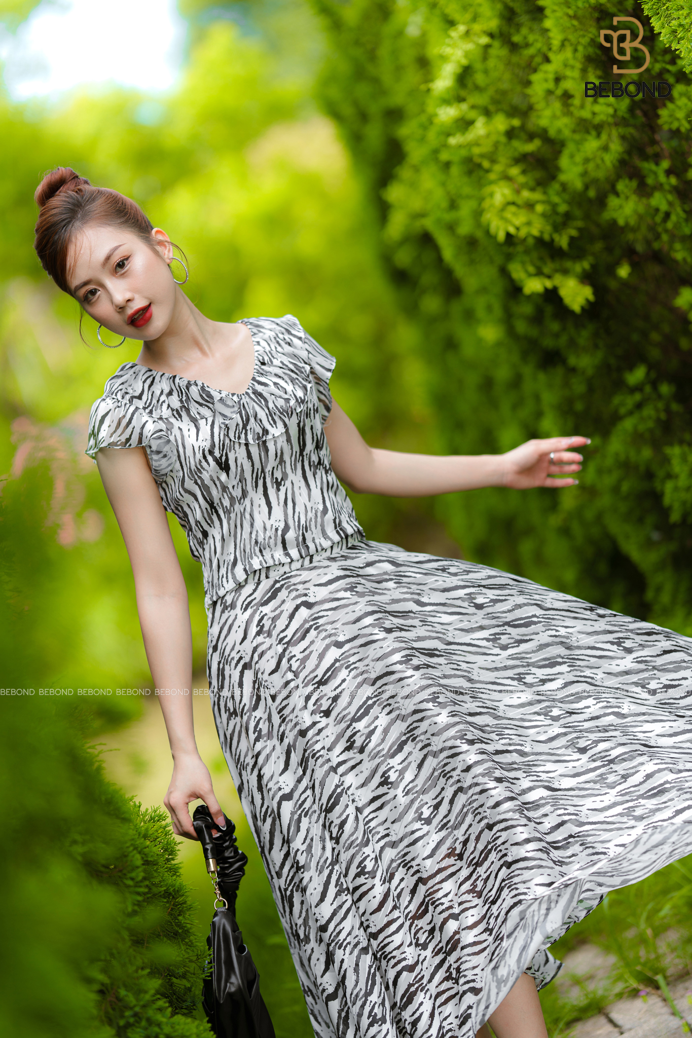 SET BỘ ÁO CỔ BÈO - CHÂN VÁY HOẠ TIẾT NGỰA VẰN ĐEN KATE_thumbnail_3