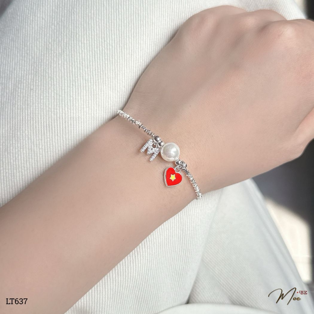 LT637 - Lắc tay lá cờ hạt vỡ mix charm chữ & ngọc trai