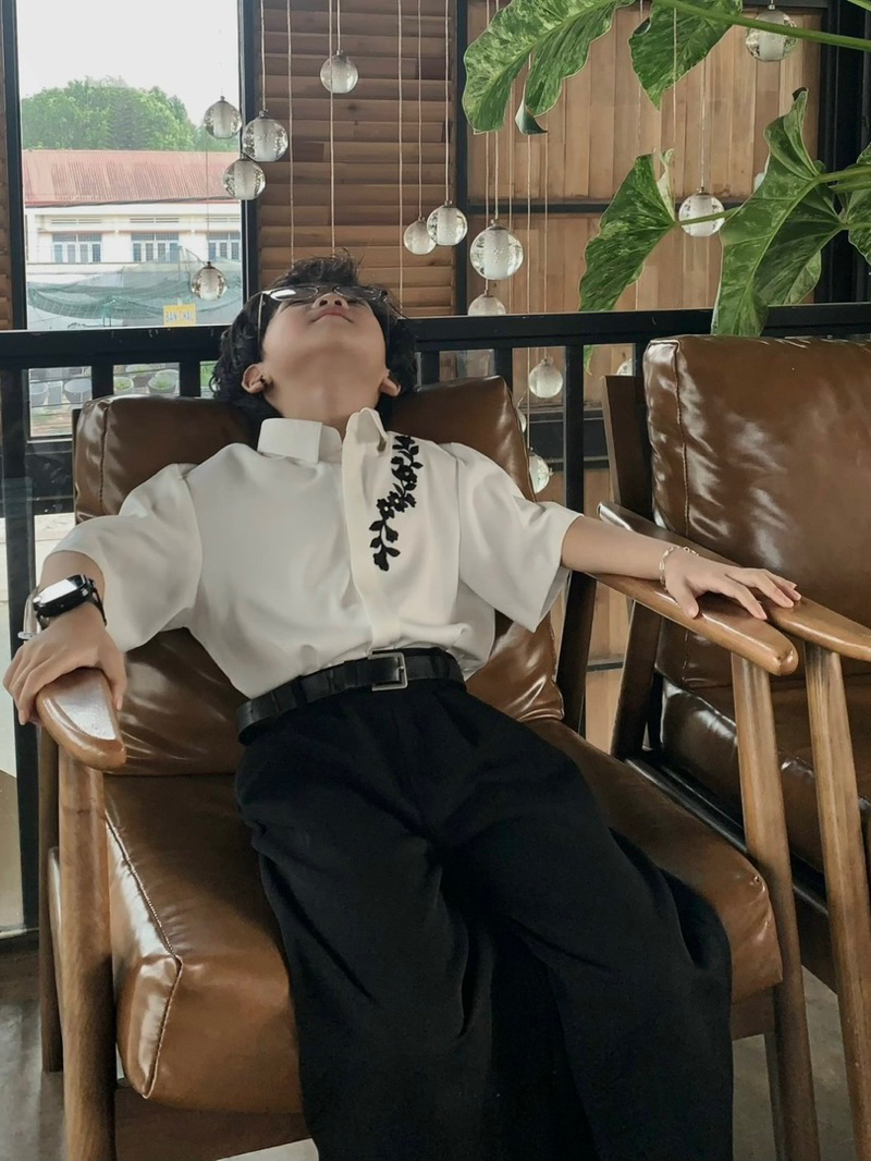 Sơ Mi Lụa Kem Hoa Đen Và Quần Suông Đen Cho Bé Trai,, Bé Gái_thumbnail_4
