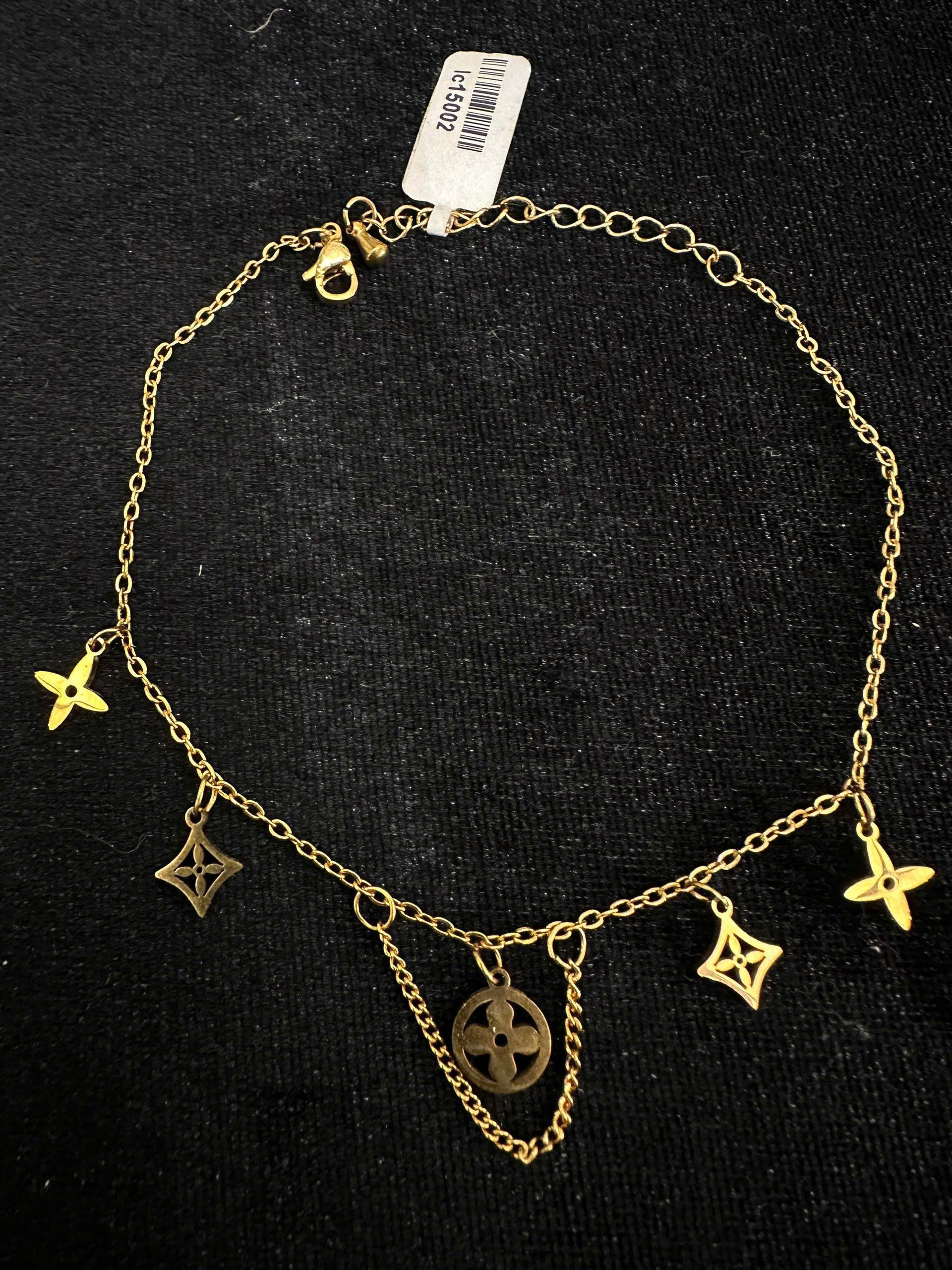 lắc chân titan charm sao bốn cánh rơi màu vàng._thumbnail_2