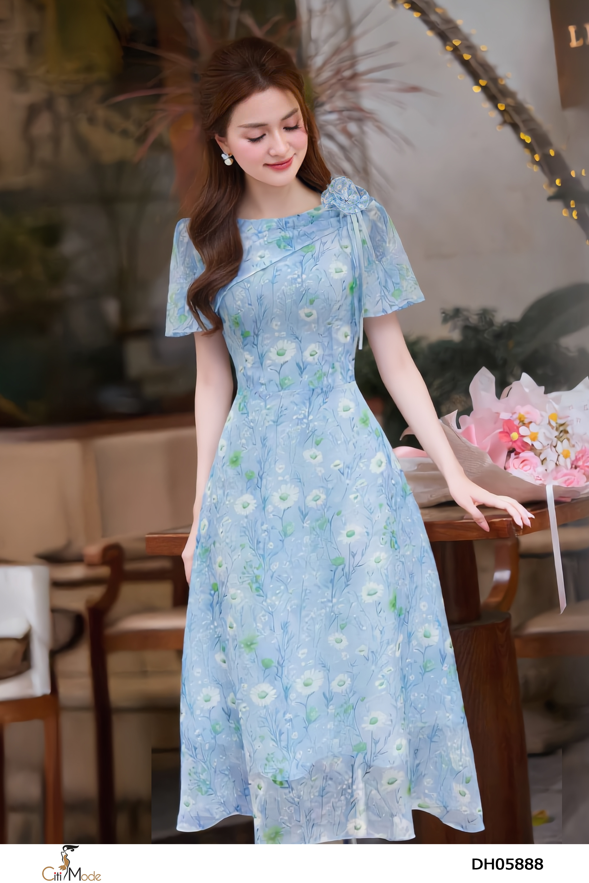 Đầm xòe  hoa xah ,tay rũ, cổ thuyền