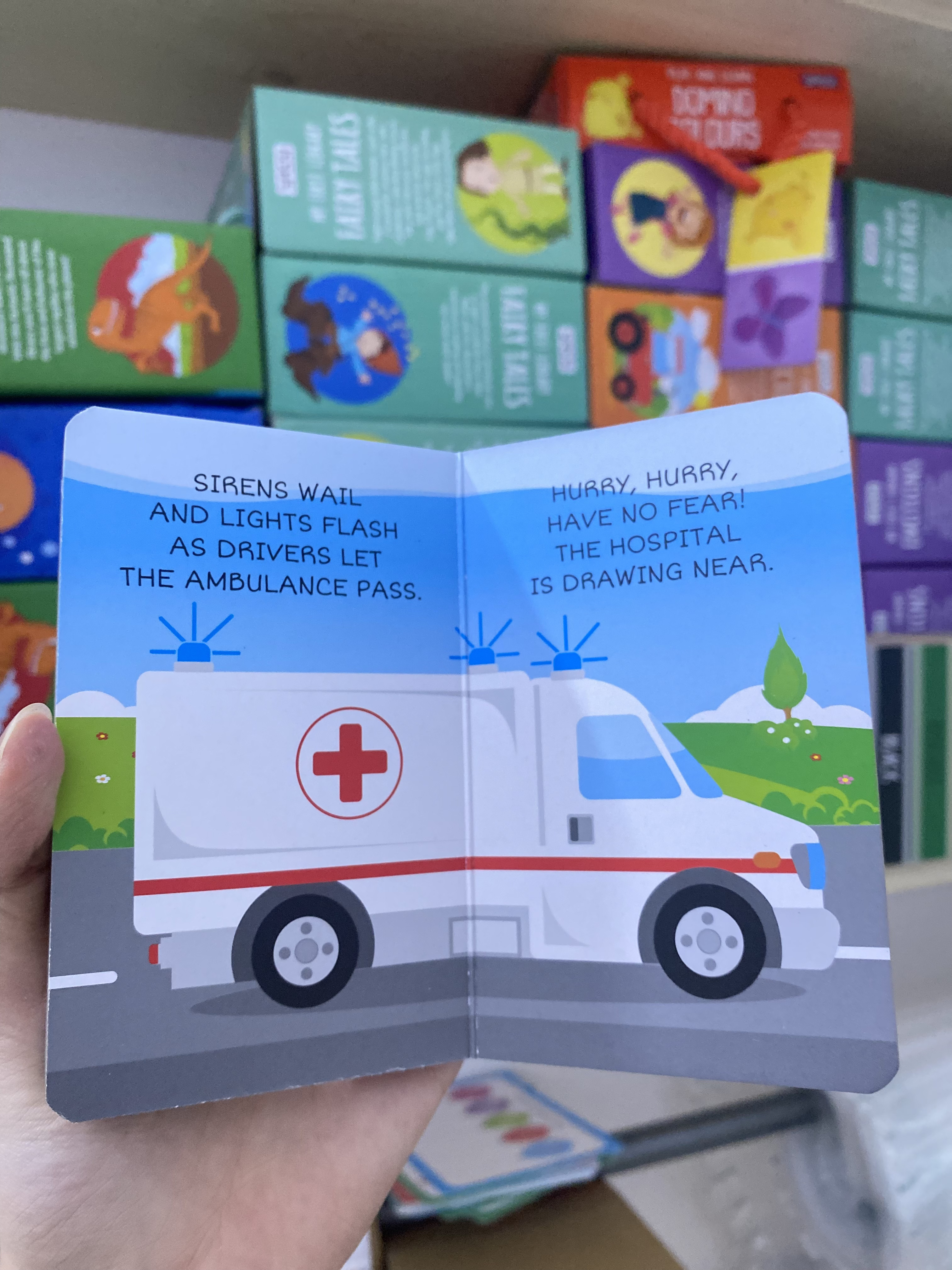 AMBULANCE (My First Library. Vehicles)_thumbnail_3