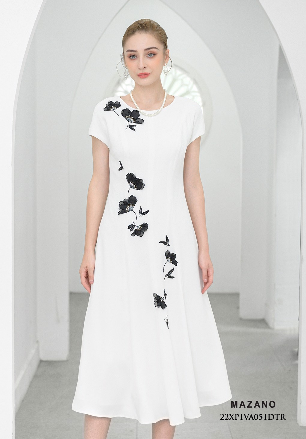 Đầm dự tiệc trắng chân xòe rủ đính họa tiết_thumbnail_4