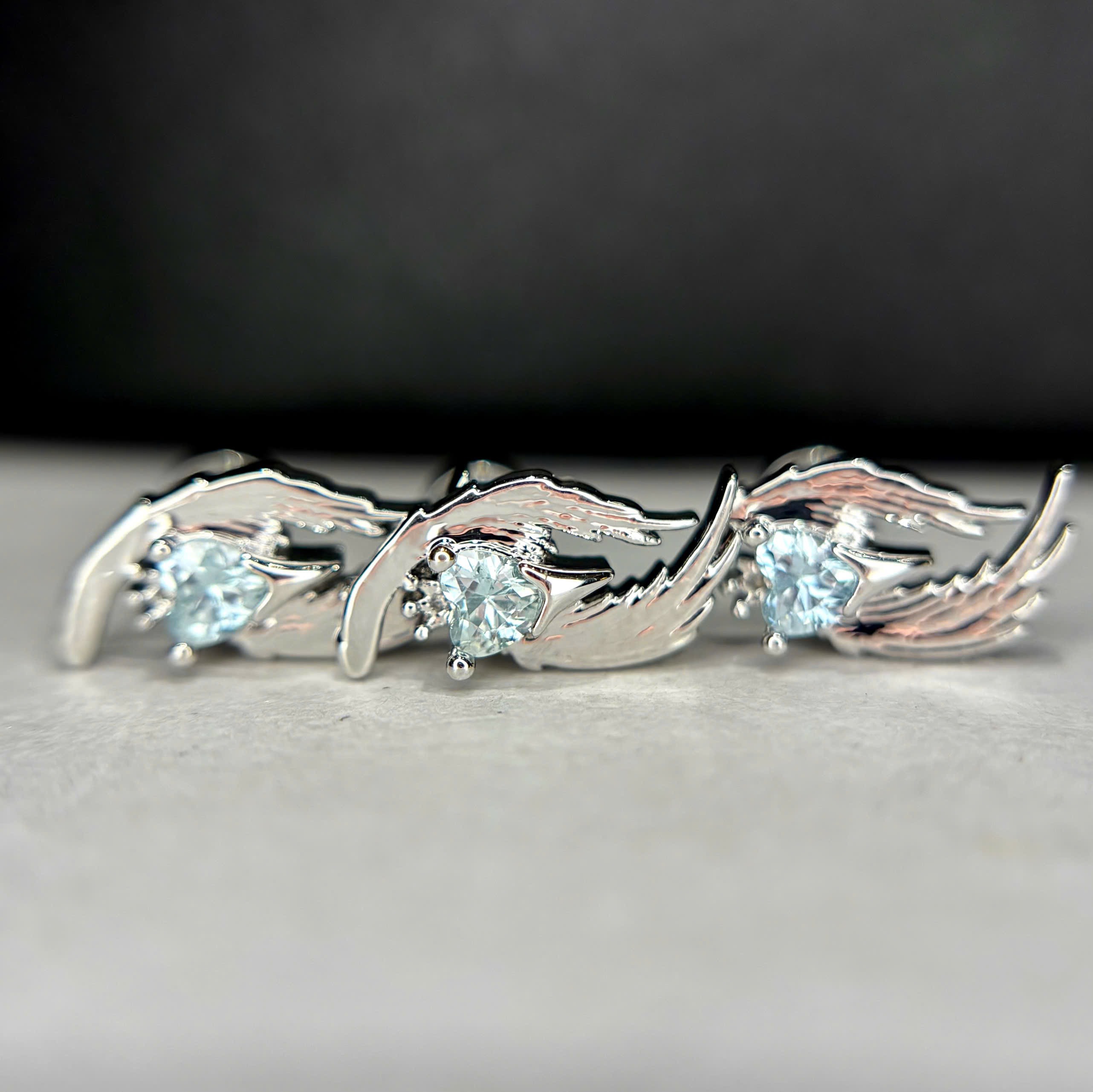 Khuyên kiểu 2 cánh trái tim xanh bi