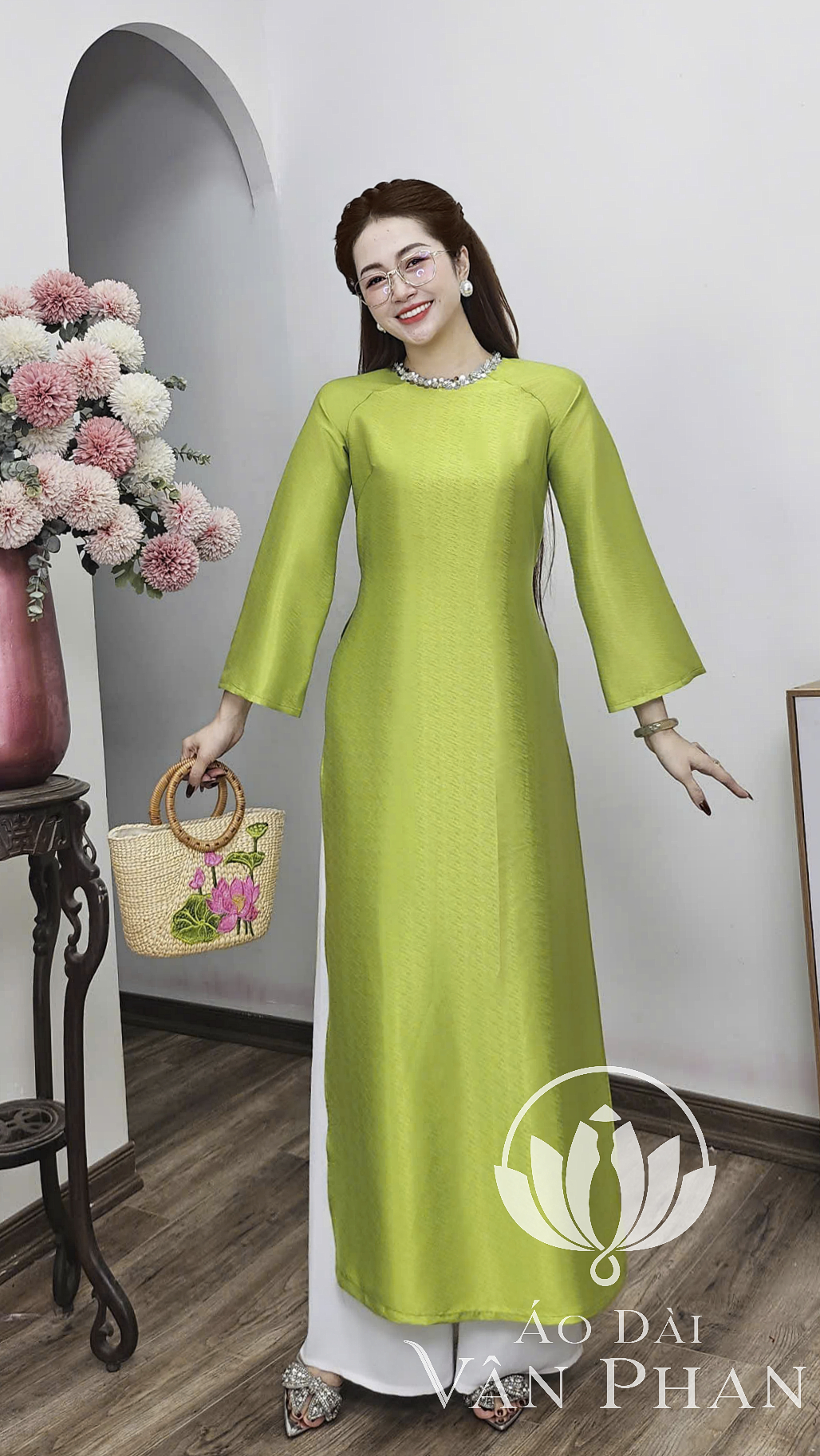 CT368 áo dài cách tân cổ khít tay loe gấm sao băng màu cốm