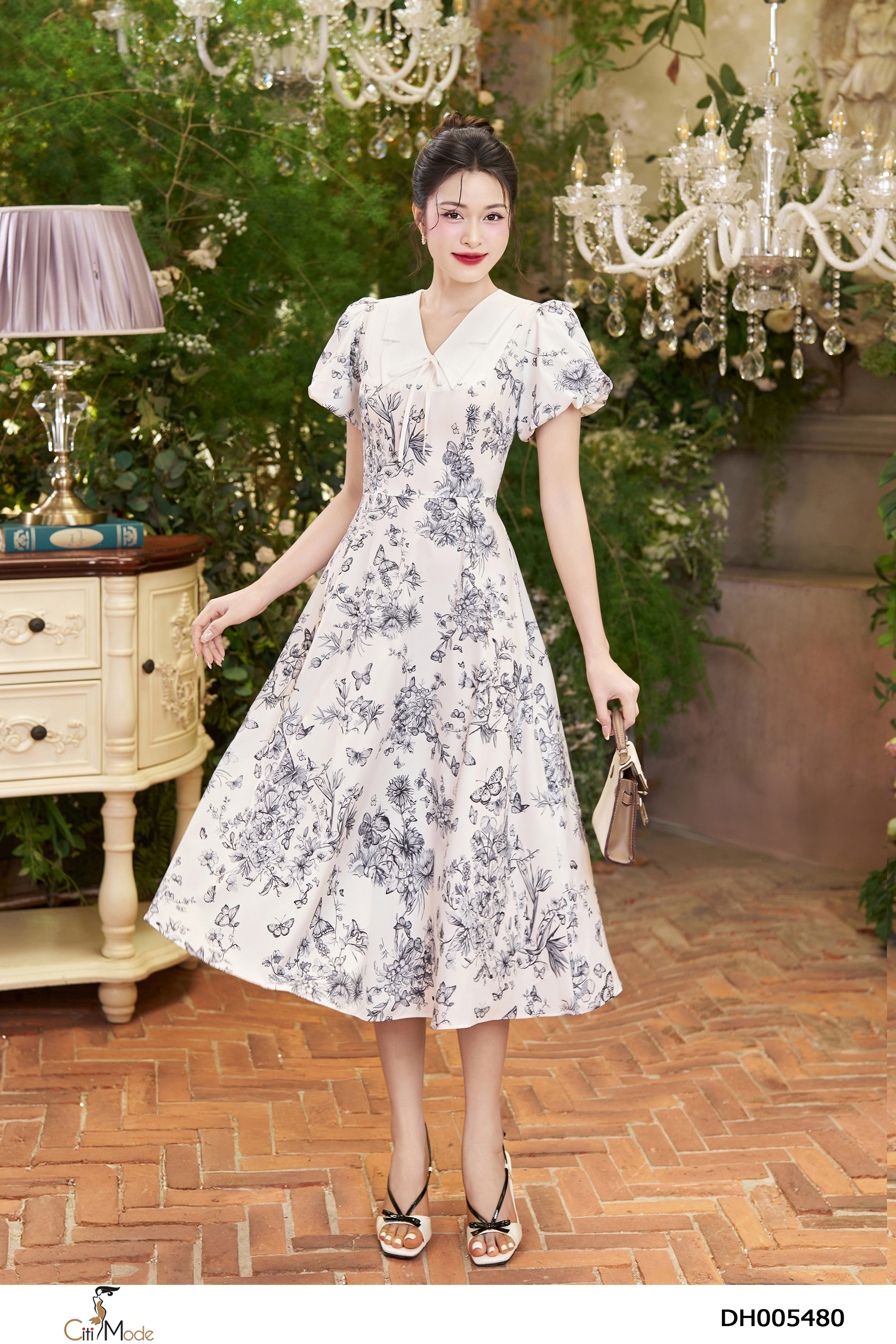 Đầm xòe họa tiết bướm cổ V nơ tay chuông_thumbnail_3