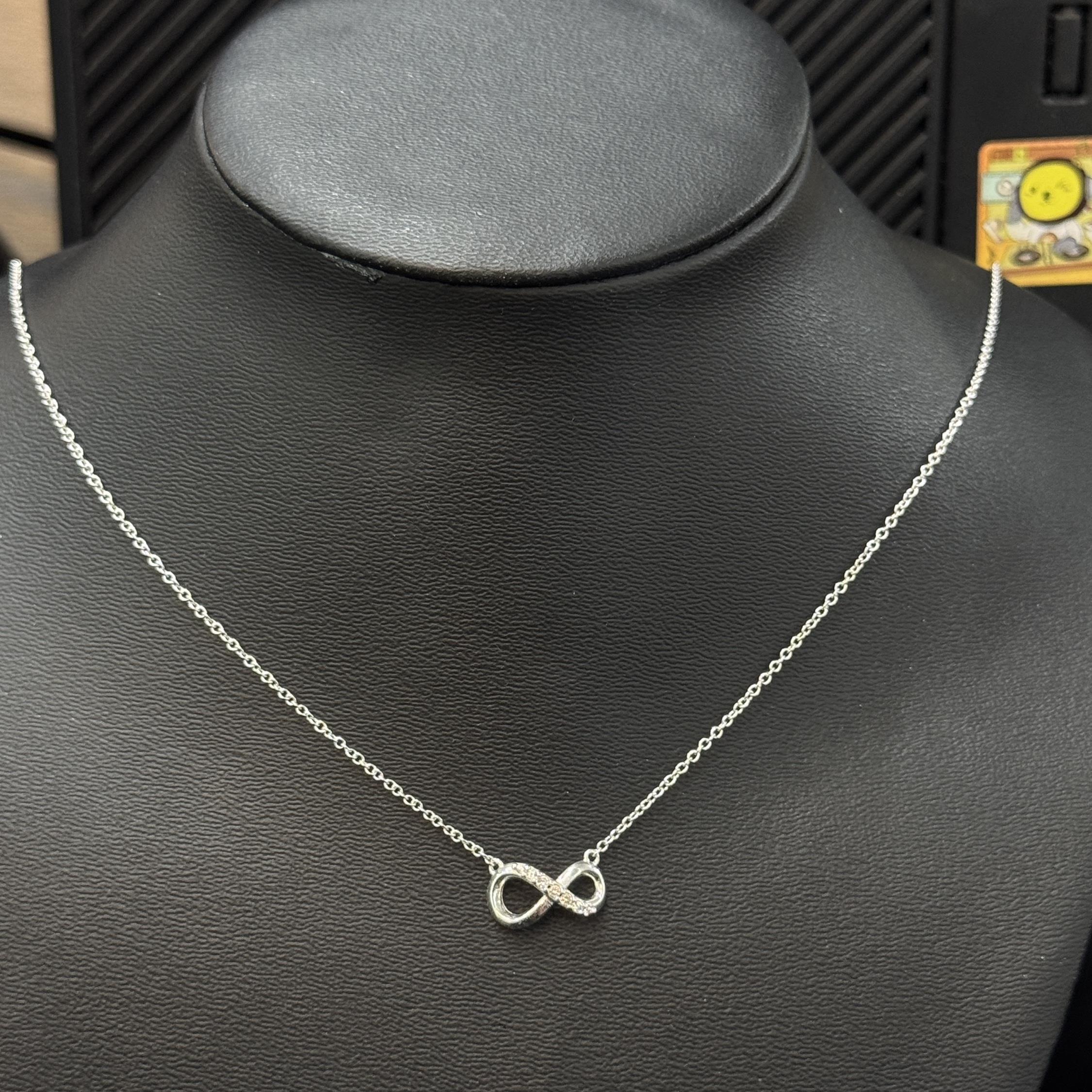 Vòng cổ bạc vô cực kim cương._thumbnail_3