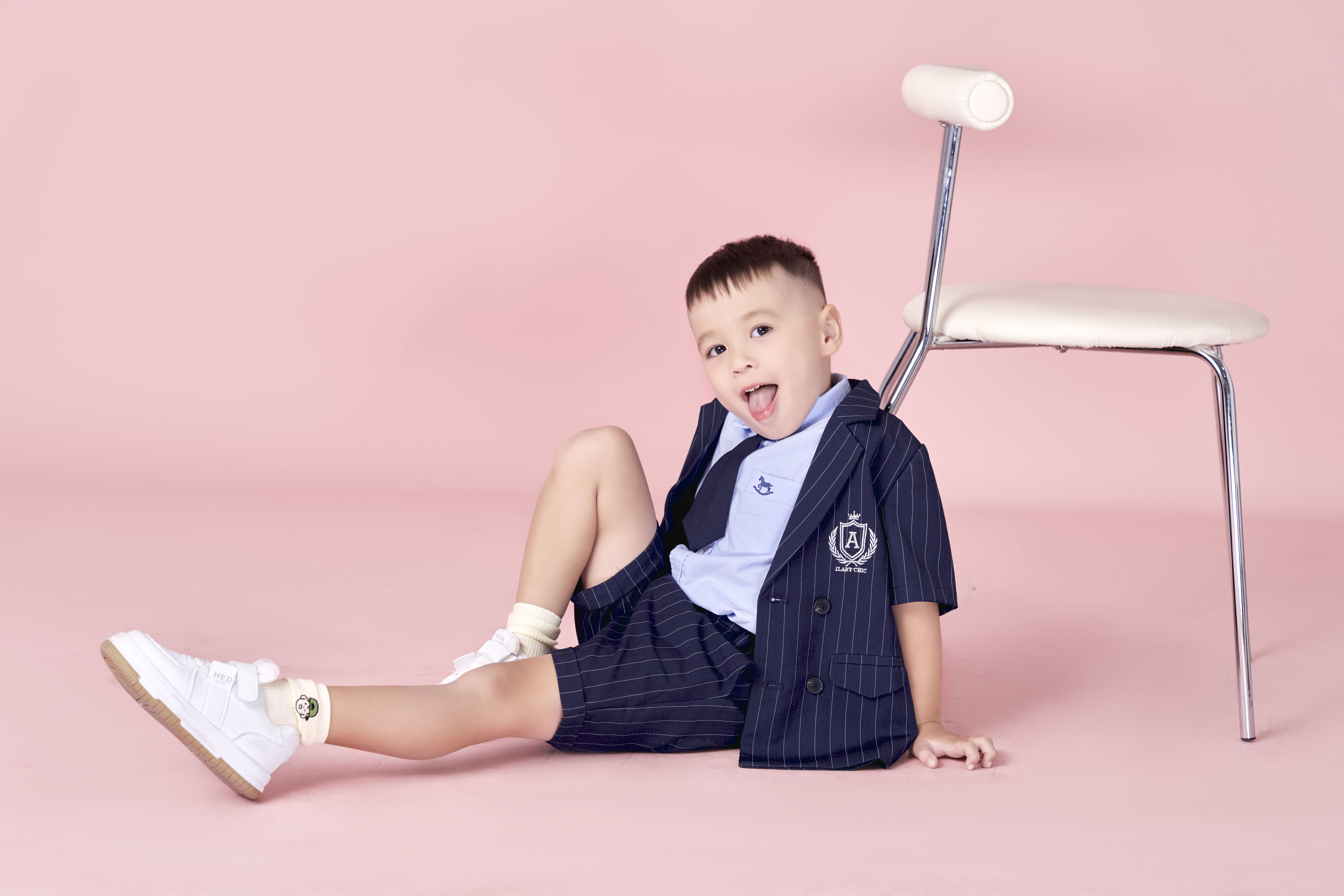 Vest kẻ thêu chỉ bạc