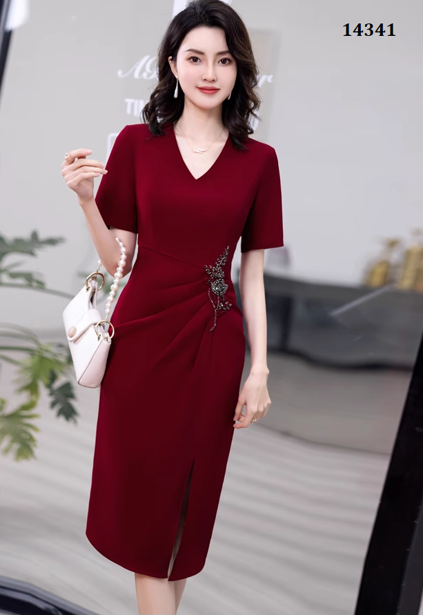 14341-Đầm body suông đỏ eo đính phụ kiện xẻ tà ( chéo nhật)_thumbnail_2