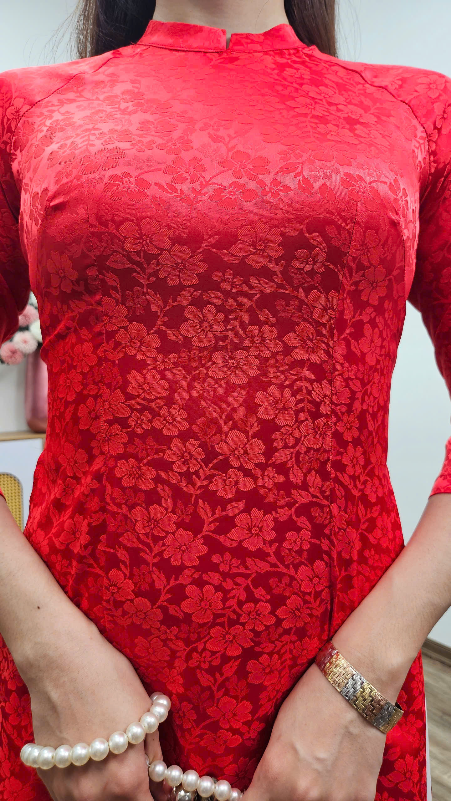 A2353CC áo dài gấm cổ cao tay dài hoa nhí đỏ tươi_thumbnail_2