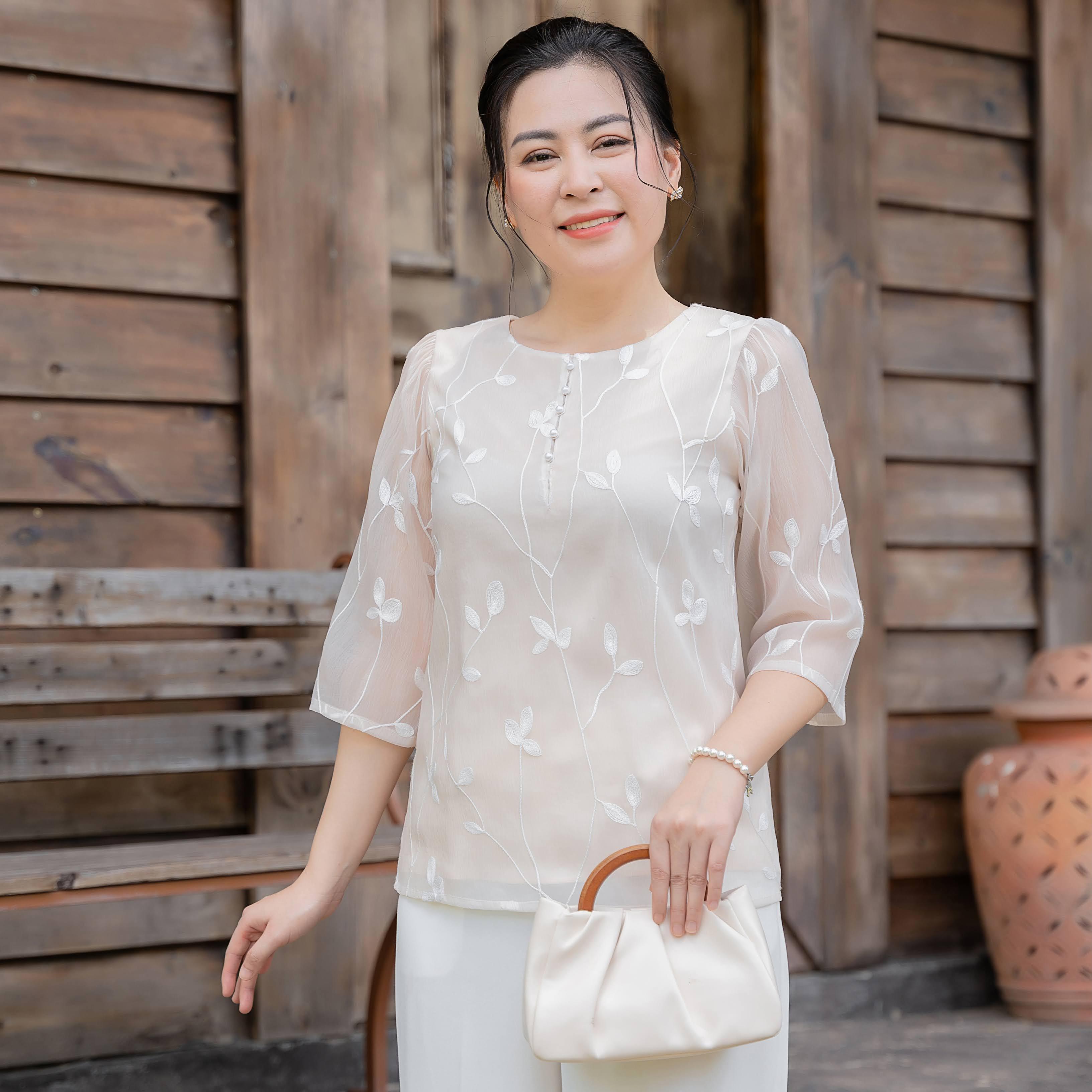 GUMOM - Áo Kiểu Trung Niên U50 U60 Cao Cấp Cổ Tròn Tay Lỡ Thêu Hoa Sang Trọng Cho Nữ - Women Nhung Kem Nho_thumbnail_4