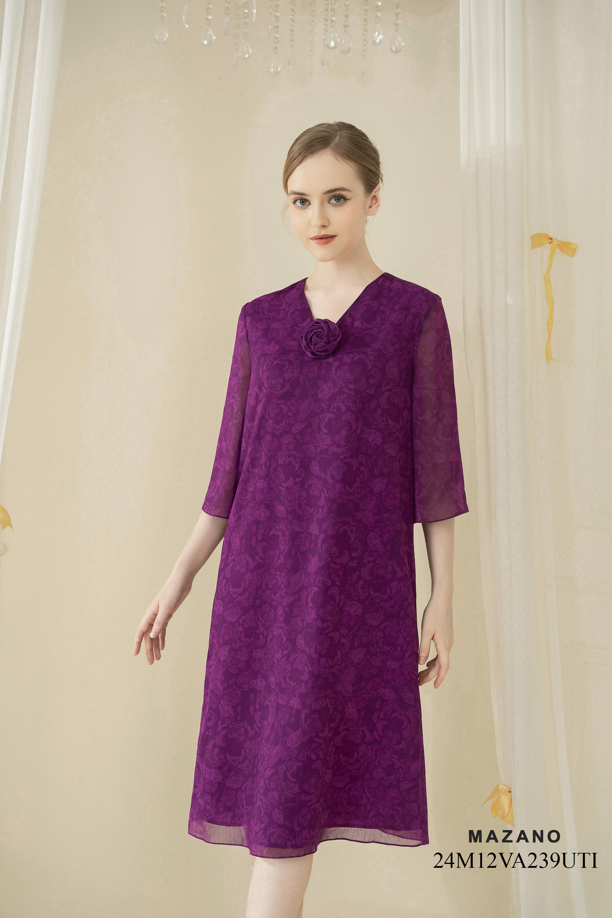 Váy Đầm Suông Vải voan xước Hoạ tiết hoa hồng cách điệu Cổ V Đính hoa thủ công Tay lỡ Dài qua gối_thumbnail_3