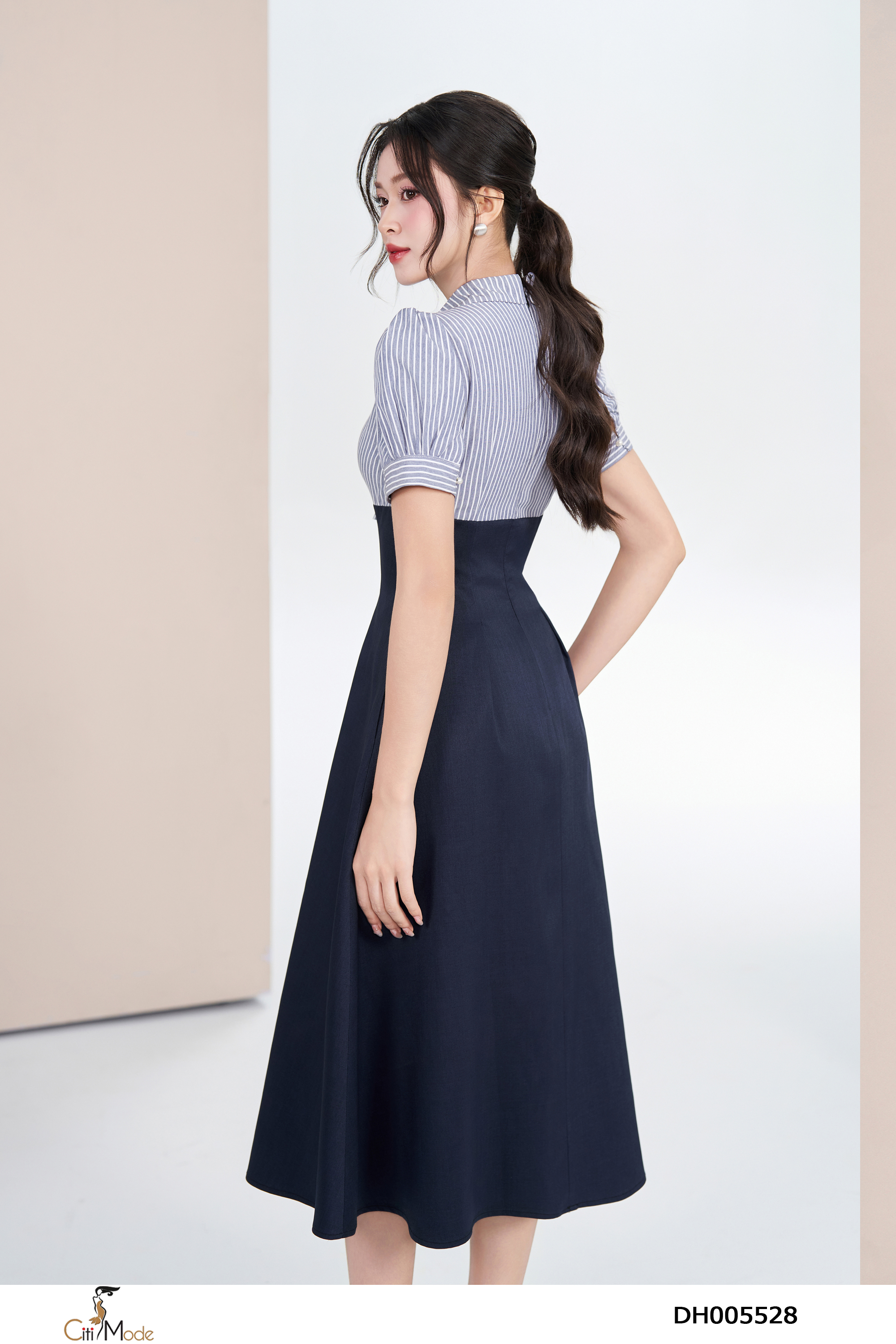 Đầm xòe tím than phối kẻ cổ đức tay cộc