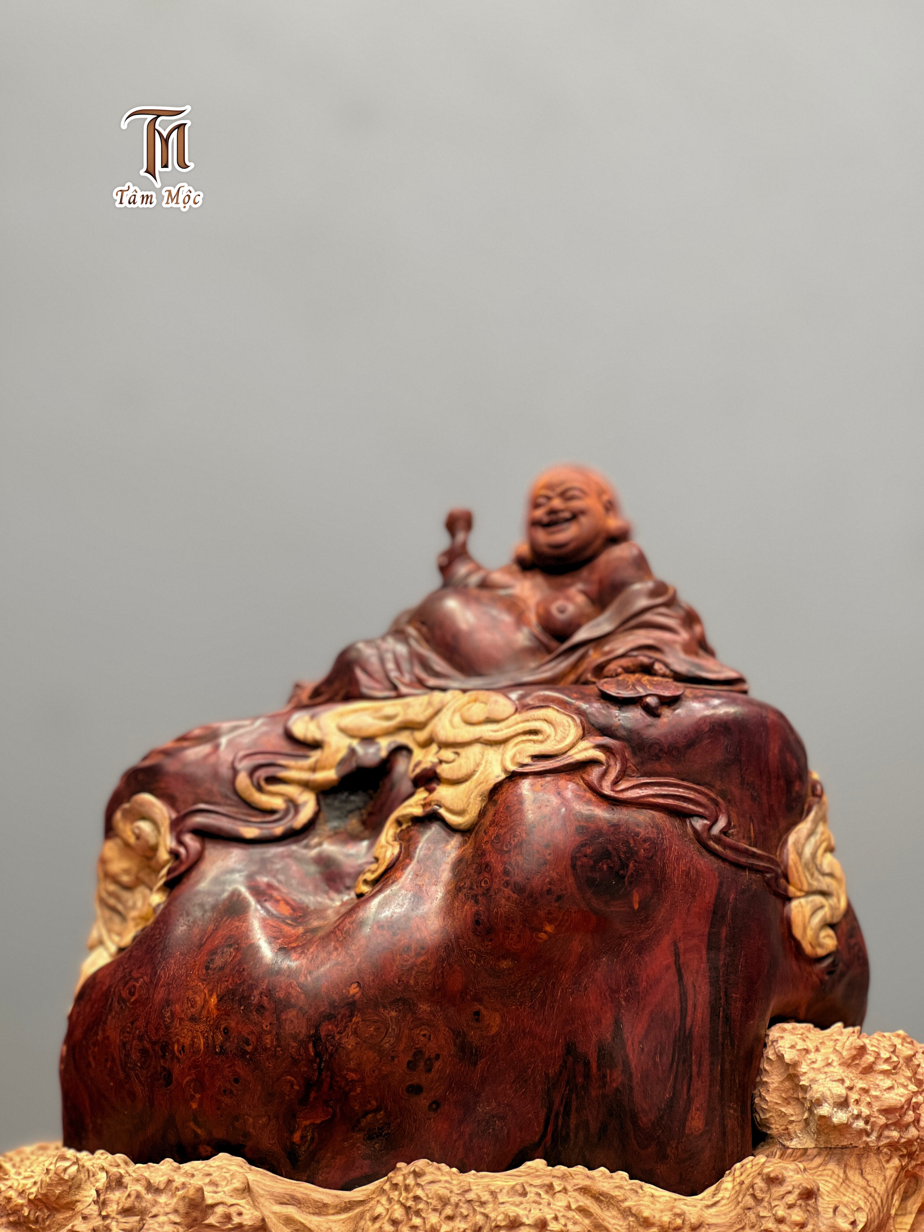 Tác phẩm: Di Lặc Cười Hoa Nở – Gỗ Nu Tử Đàn Tiểu Diệp