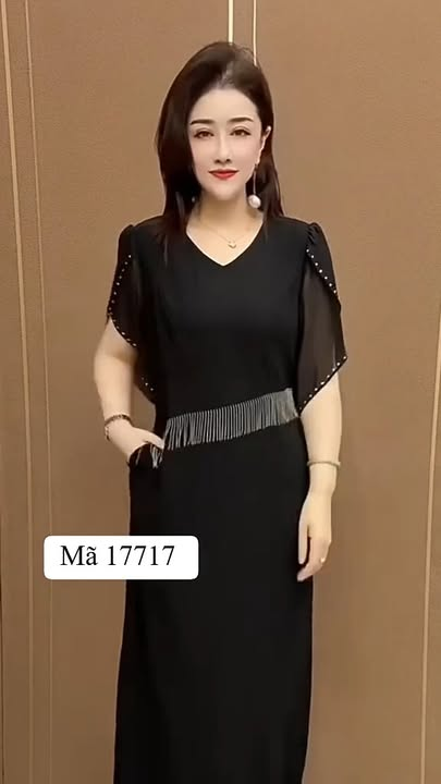 17717-Đầm voan đen viền tua rua tay kết hạt cách điệu ( voan, lót)