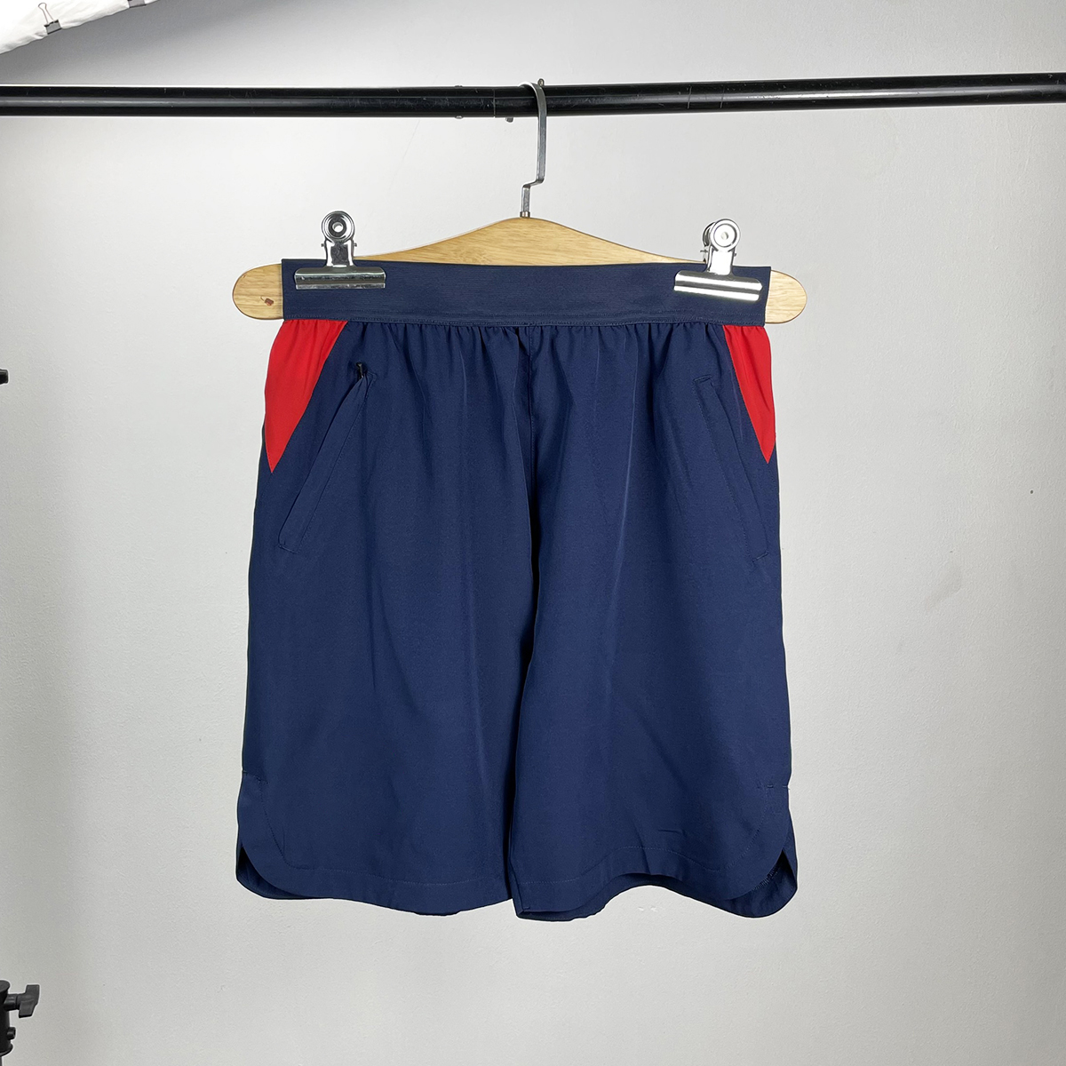 Quần shorts lưng thun xẻ tà - Xanh đen