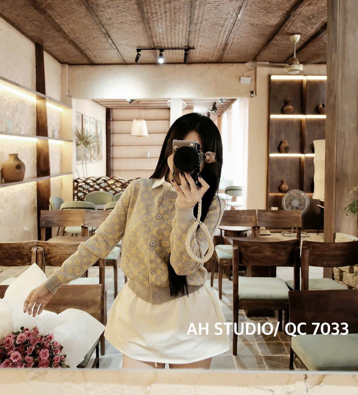 HA296 - Áo len xám họa tiết vàng