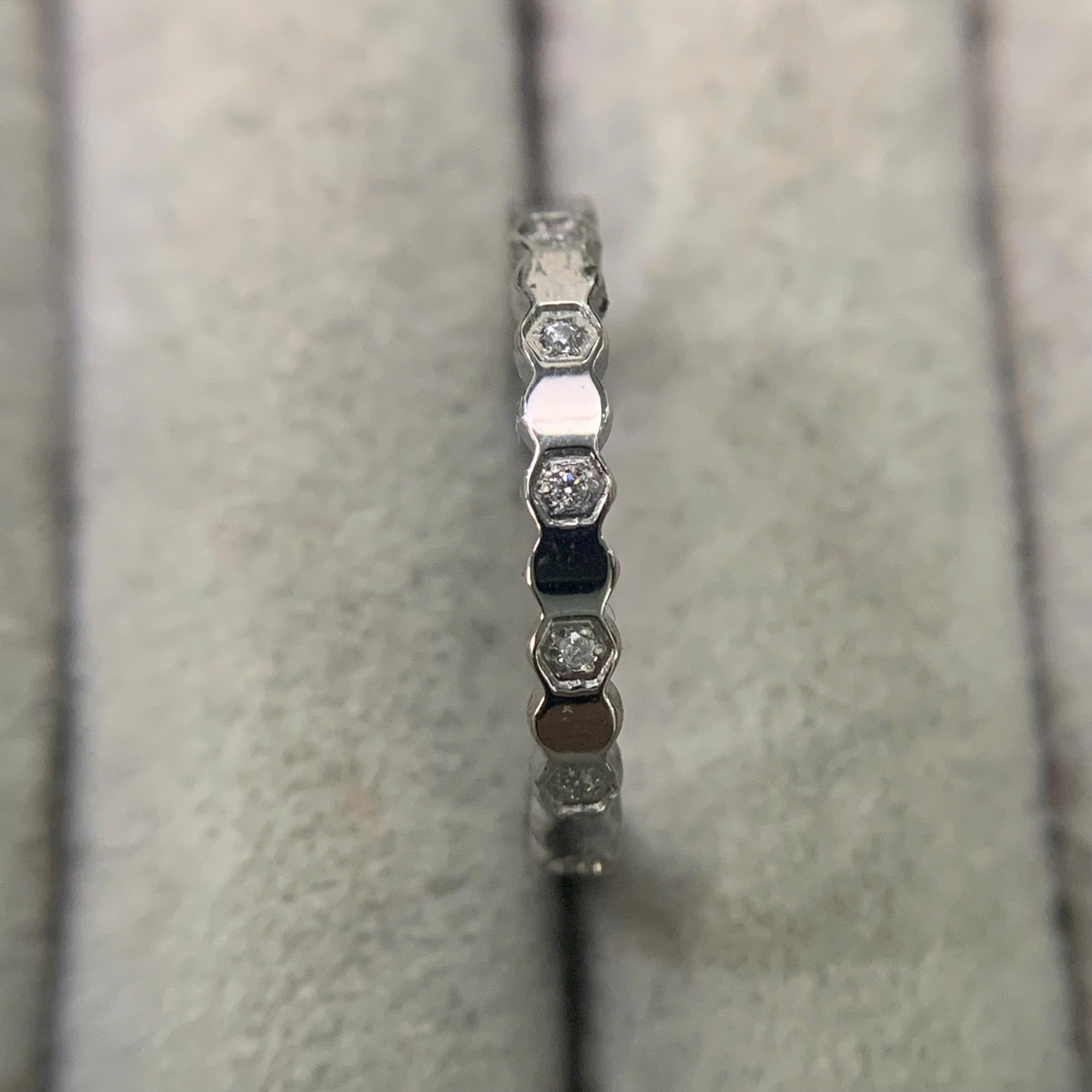 nhẫn kiểu titan bạc kiểu kim cương trắng nhỏ xen kẽ size 6_thumbnail_1