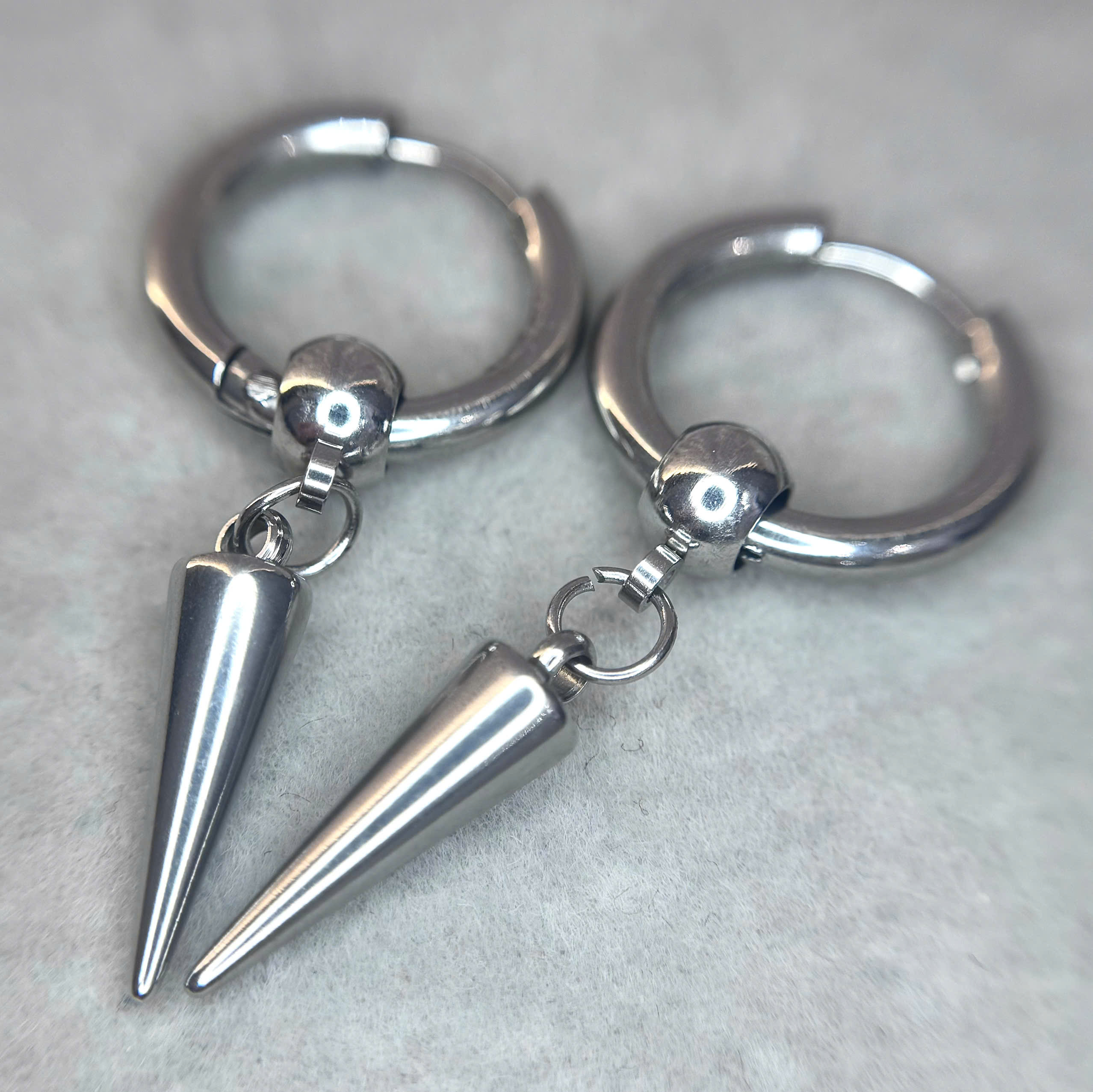 khuyên vòng kiểu rơi đinh nhọn size 12