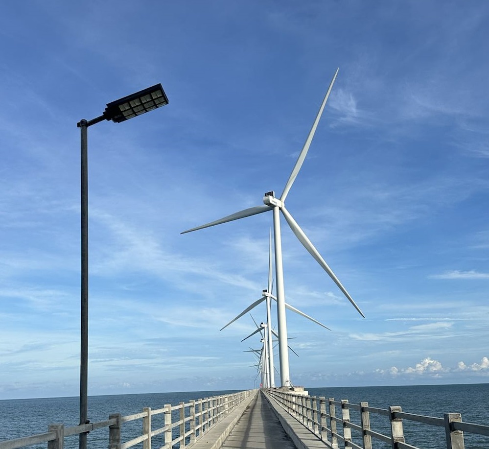 Dự án lắp đặt đèn liền thể nlmt tại Điện gió Hòa Bình 1, Bạc Liêu