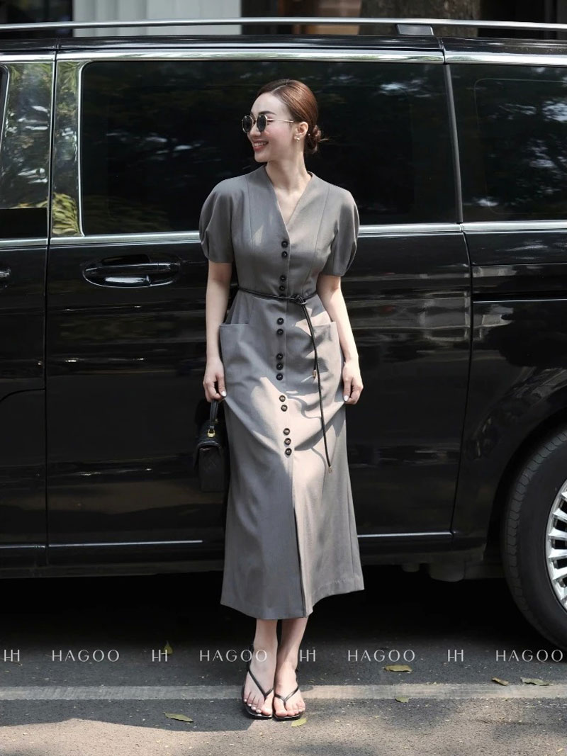 Váy xám tay phồng phối khuy đen HAGOO kèm dây da