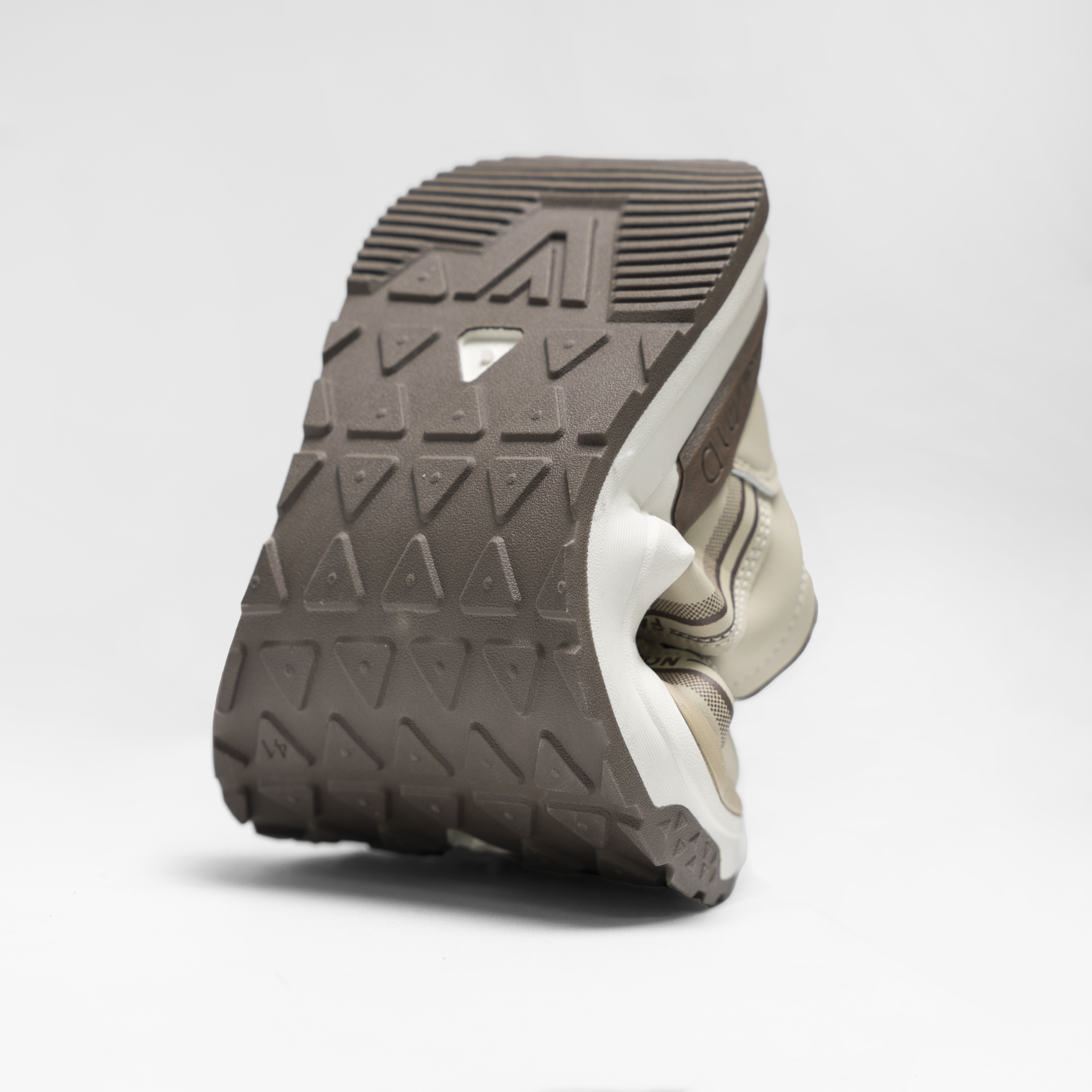 Sneaker thể thao CS186