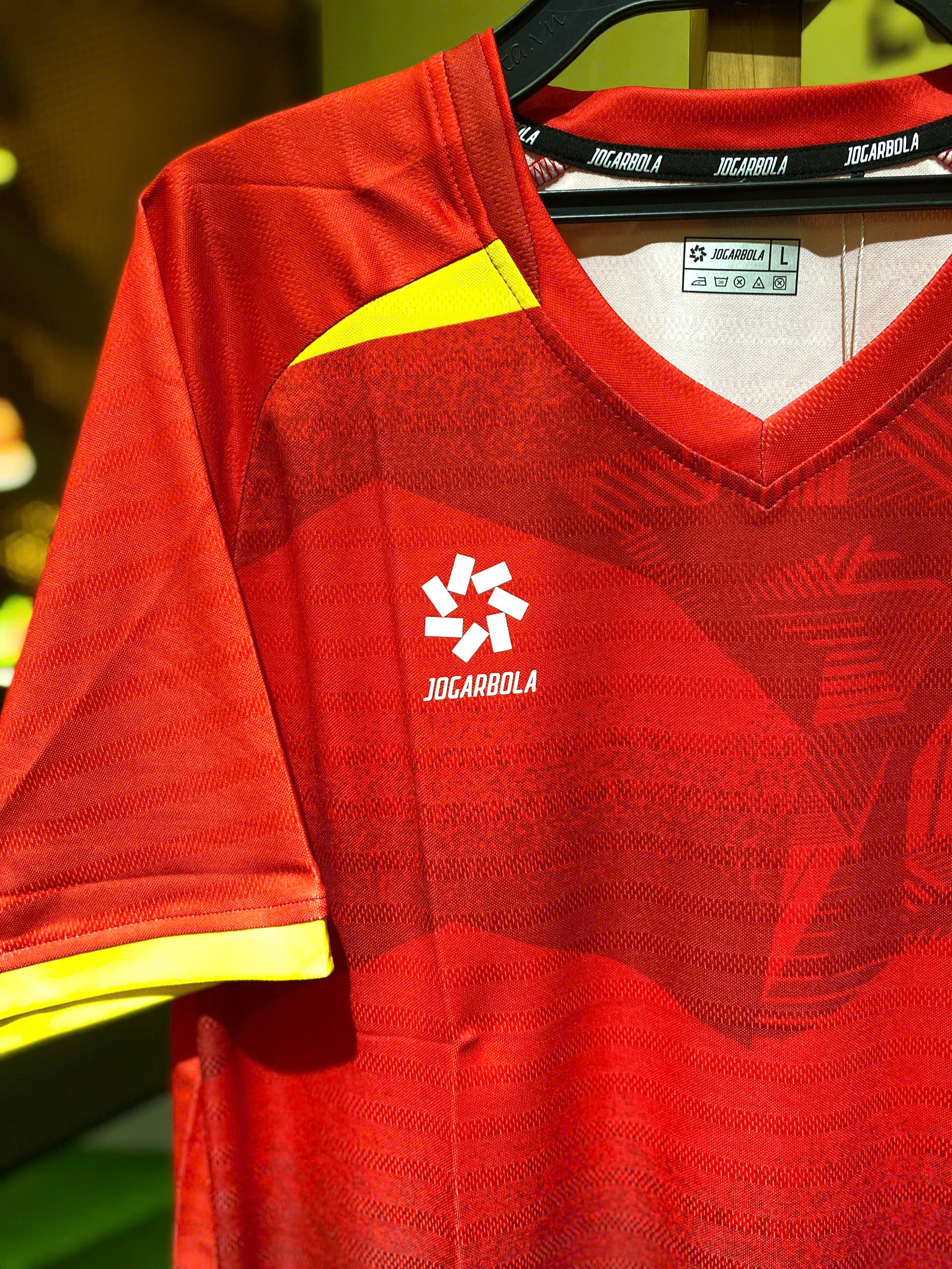 Áo đội tuyển Việt Nam sân nhà đỏ 2025 FAN_thumbnail_2