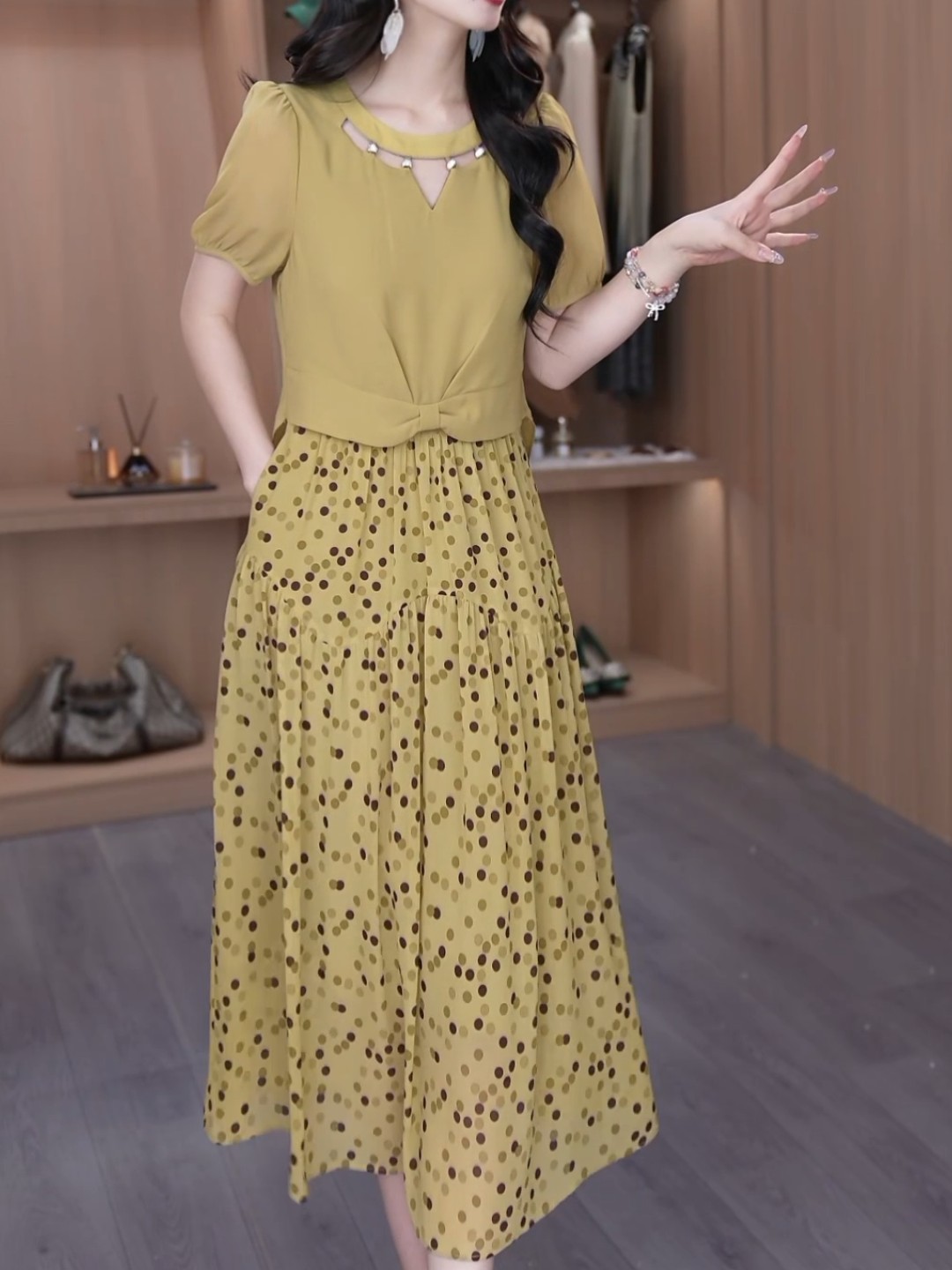 18327-Đầm xòe vàng chấm bi phối kiểu áo rời (voan) 18327