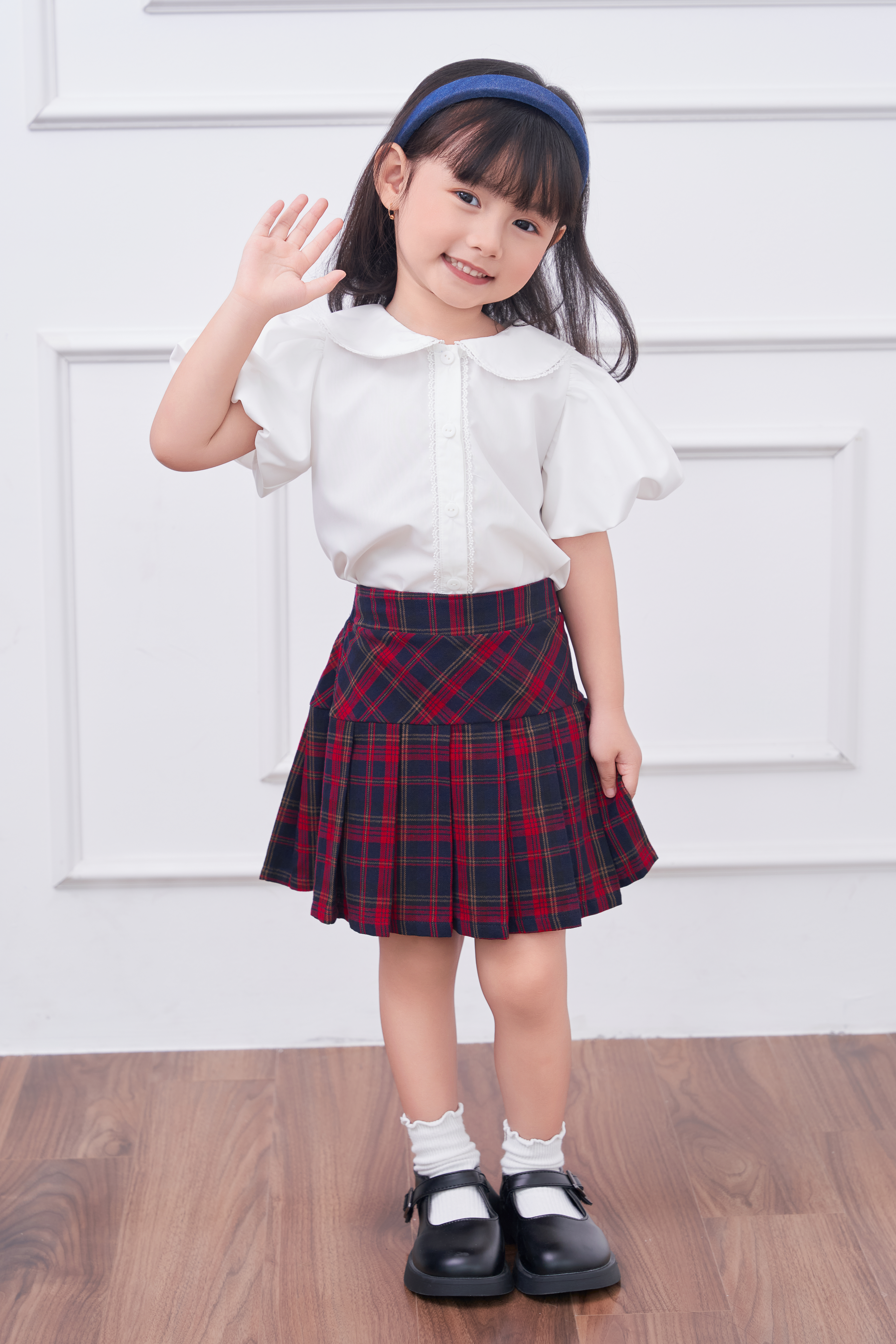 Sơ mi phối ren cổ và nẹp