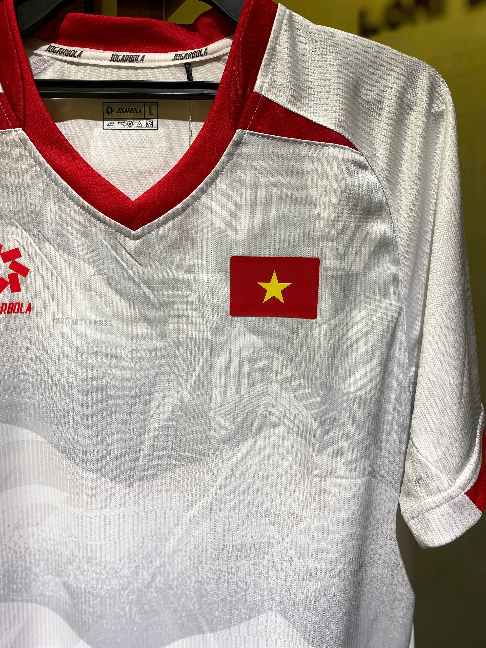 Áo đội tuyển Việt Nam sân khách trắng 2025 PLAYER_thumbnail_4