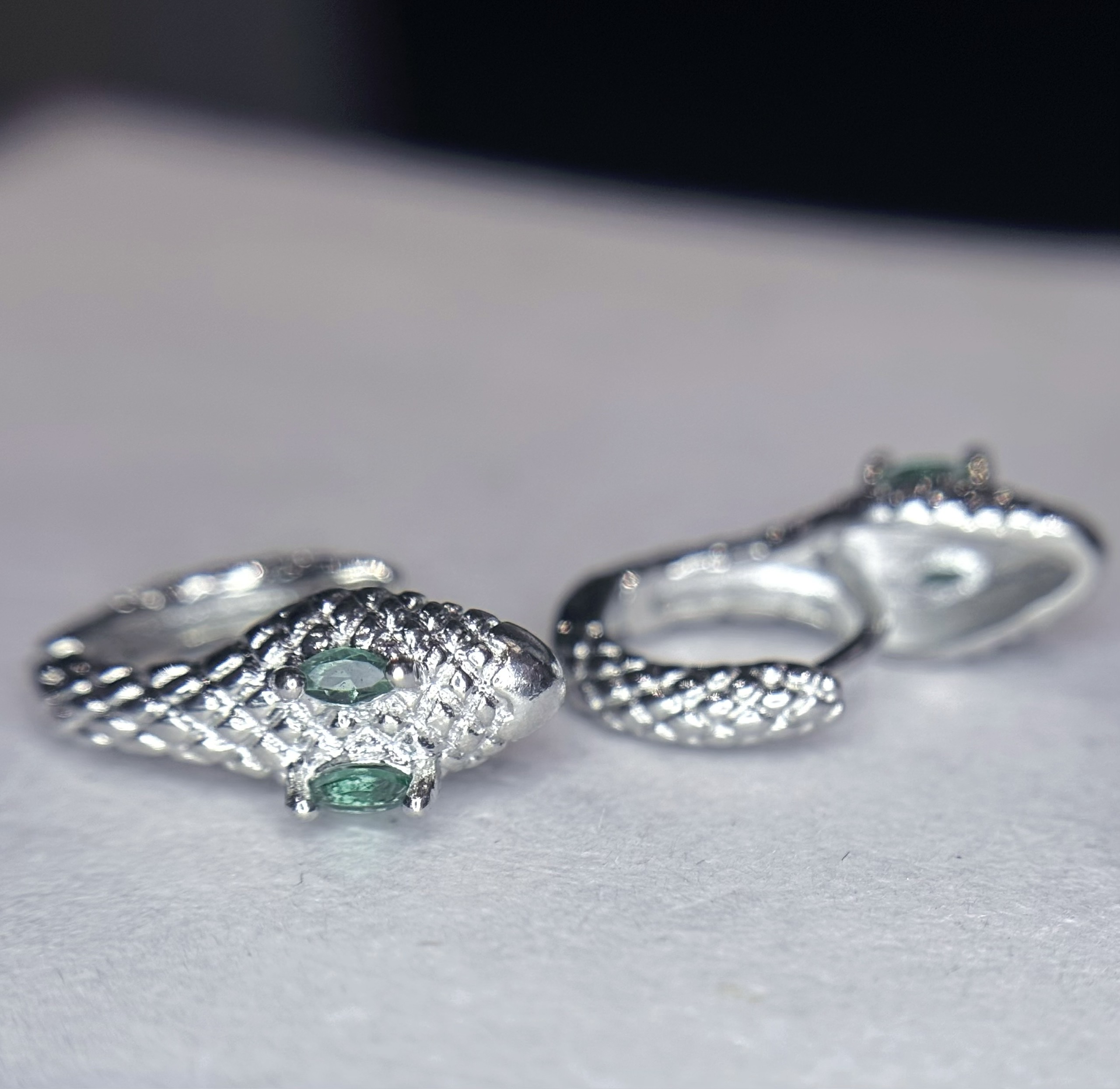 Khuyên vòng kiểu rắn lớn mắt xanh lồi size 6_thumbnail_2