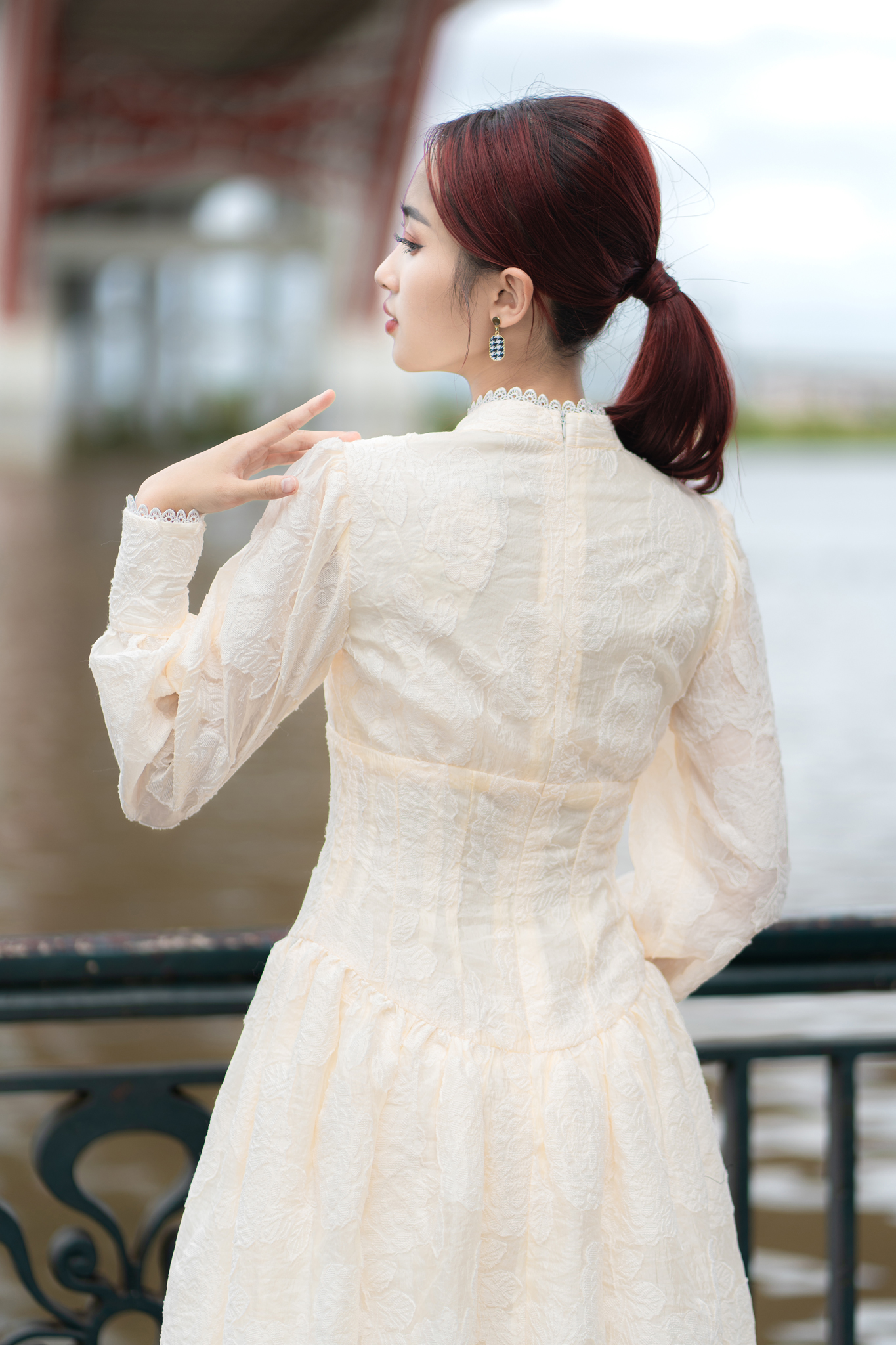 Đầm gấm Oganza hoa nổi màu KEM - Sophia Dress_thumbnail_2