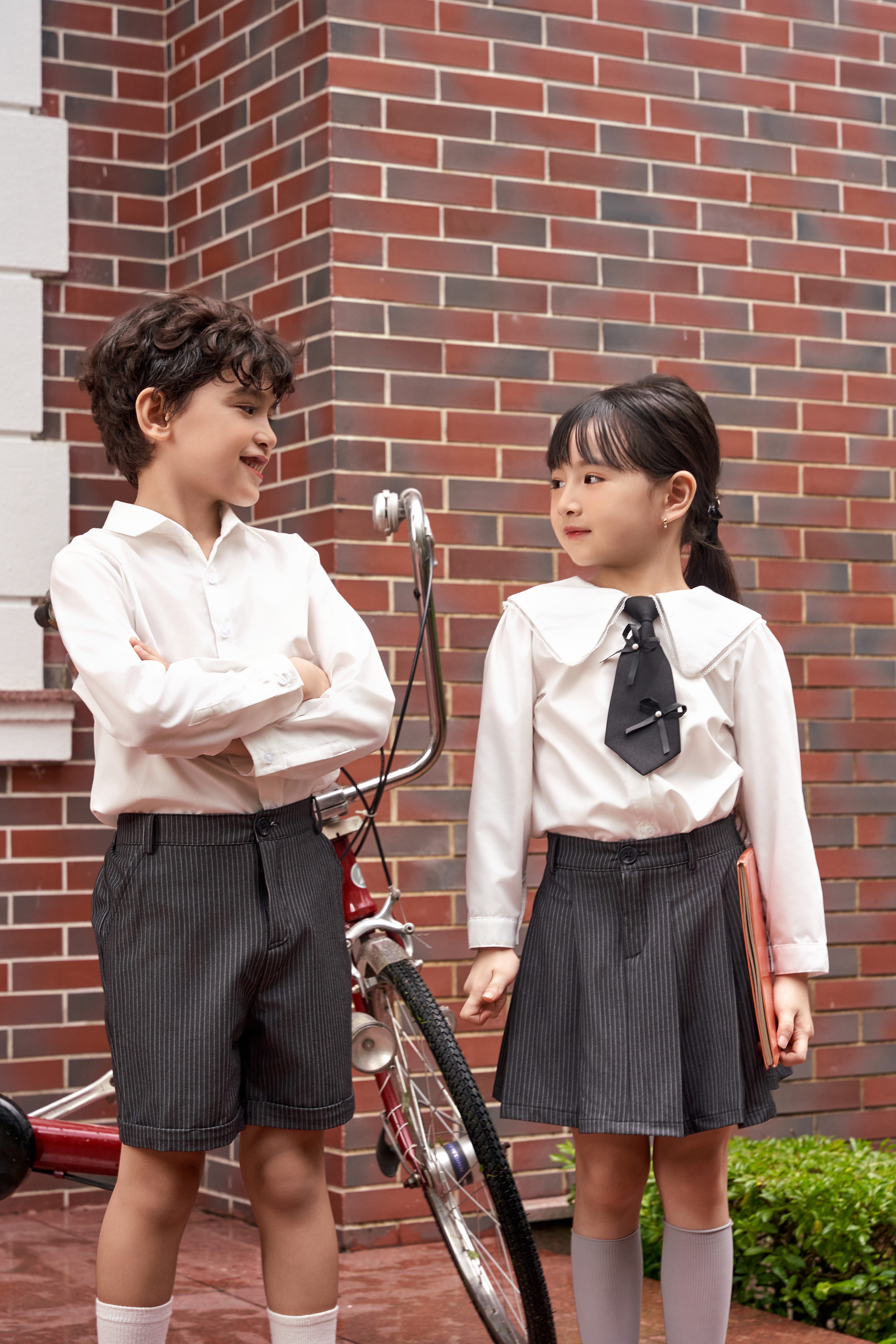 Chân váy xếp ly kẻ dọc kiểu_thumbnail_5