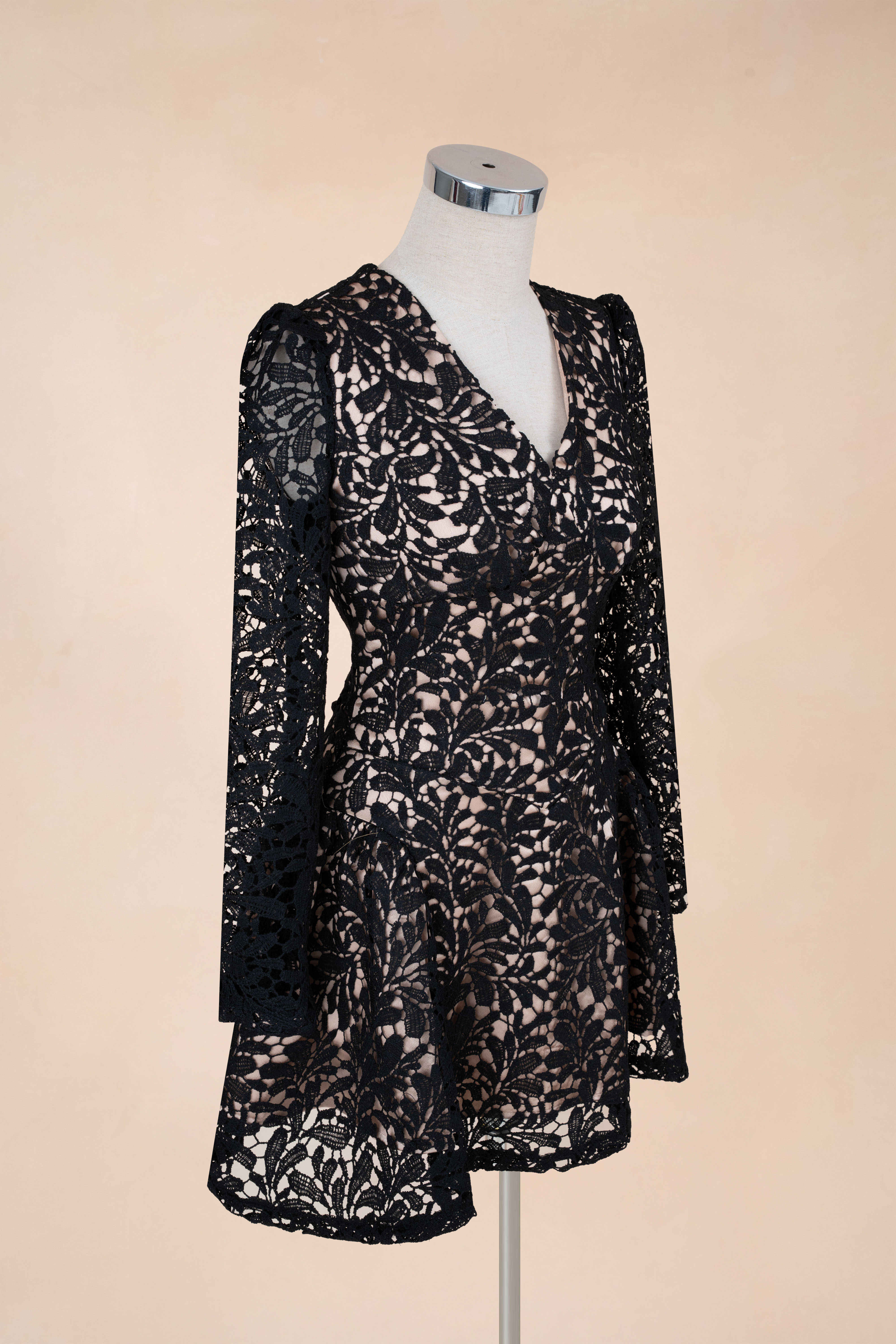 Đầm Xoè Ren Cổ V Hoa Văn_thumbnail_5