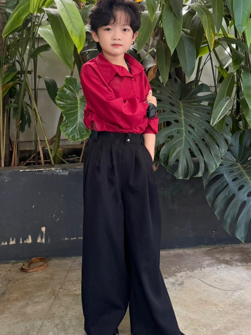 Sơ Mi Đỏ Cổ Lệch, Quần Suông Đen Cho Bé Trai._thumbnail_2