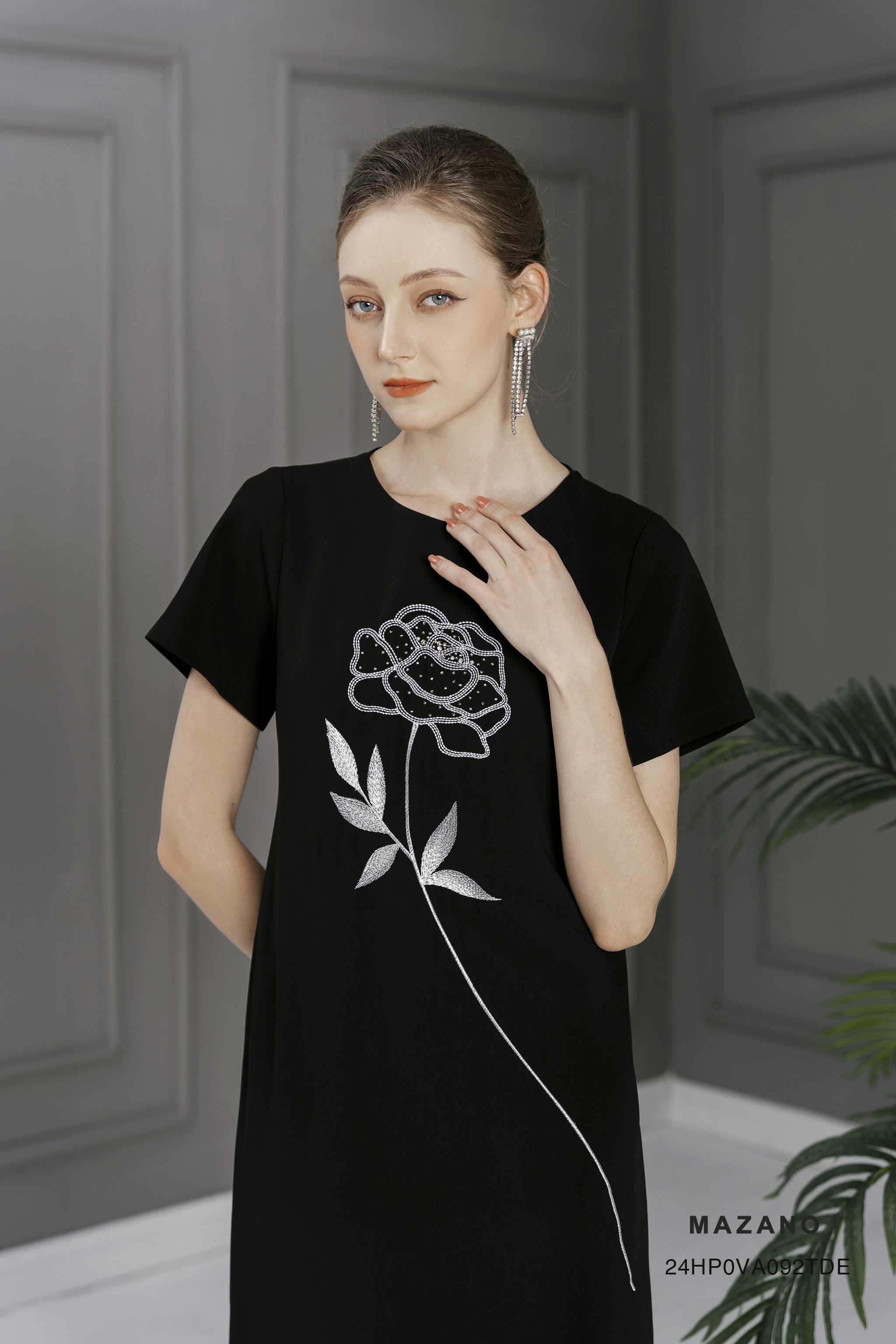 Váy Đầm suông Vải thô Thêu đính bố cục  Cổ tròn vừa Tay ngắn dài qua gối_thumbnail_2